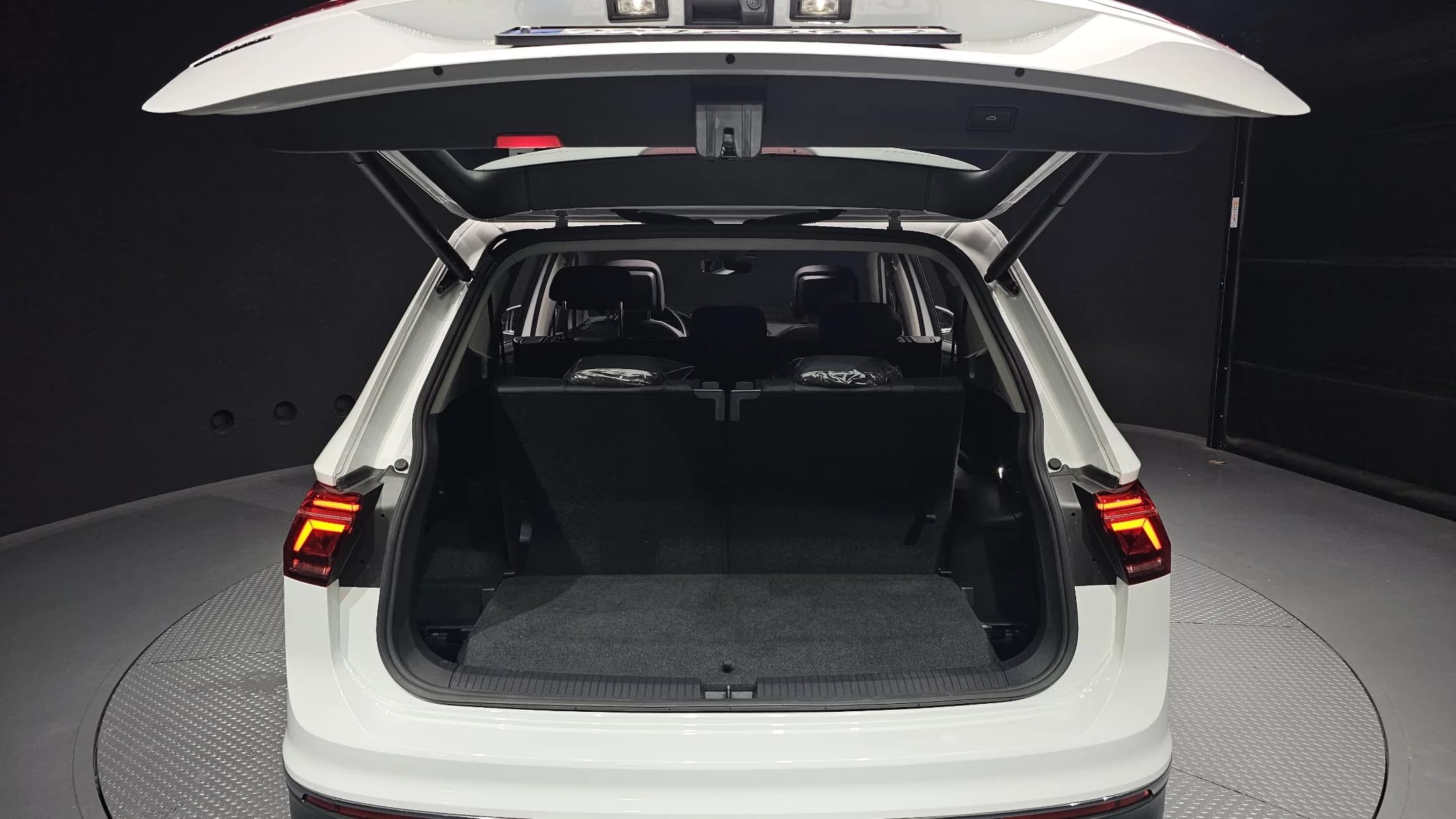 Volkswagen TIGUAN 2.0 TSI Prestige, 2023 г. 18911 км. — фото 20