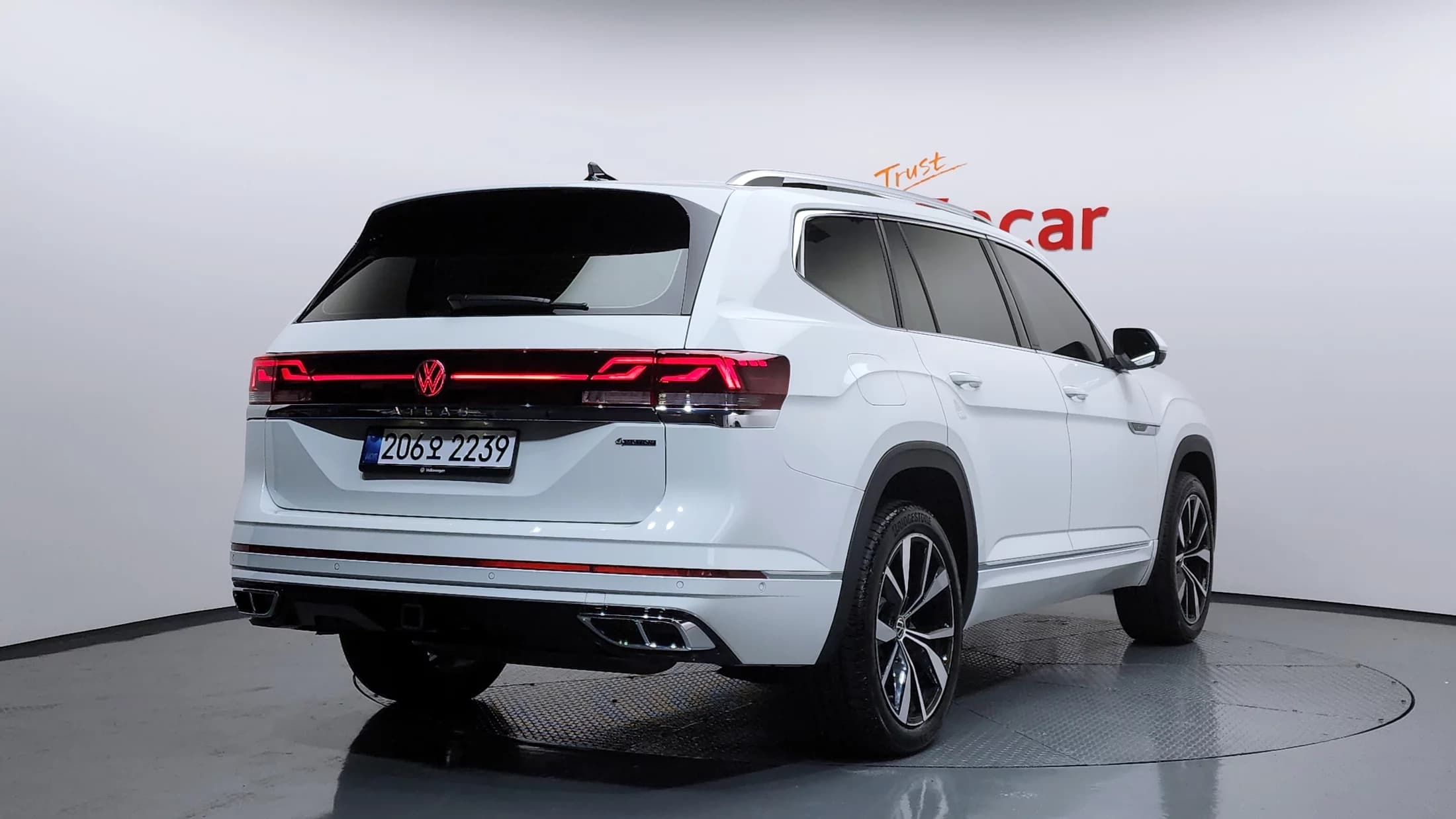 Volkswagen ATLAS 2.0 TSI R-LINE 7-Seater, 2025 г. 4982 км. — фото 2