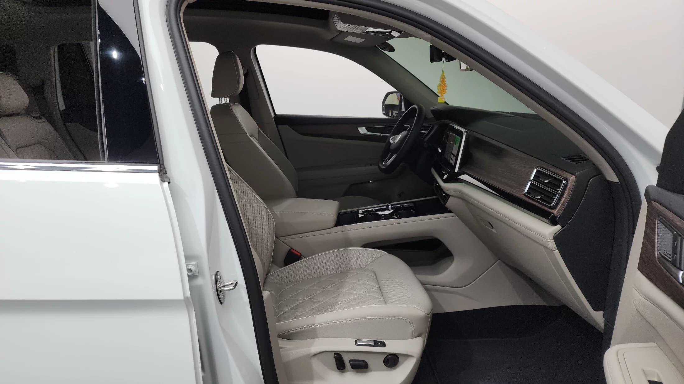 Volkswagen ATLAS 2.0 TSI R-LINE 7-Seater, 2025 г. 4982 км. — фото 11