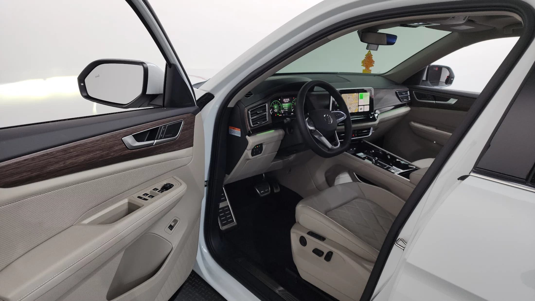 Volkswagen ATLAS 2.0 TSI R-LINE 7-Seater, 2025 г. 4982 км. — фото 10