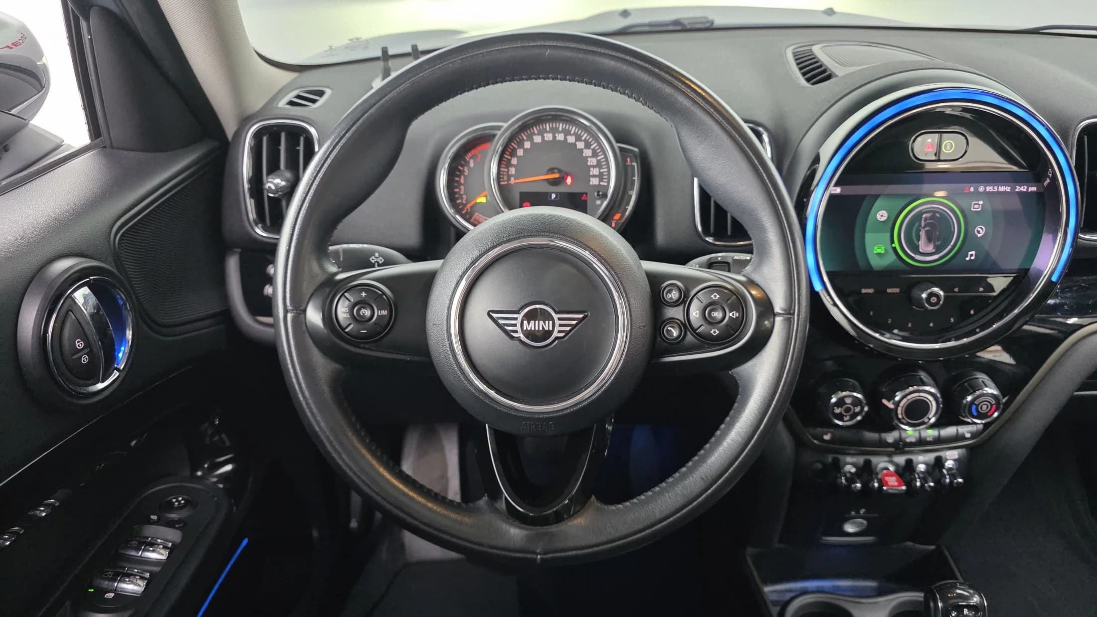 MINI Countryman Standard 2nd, 2021 г. 114613 км. — фото 15