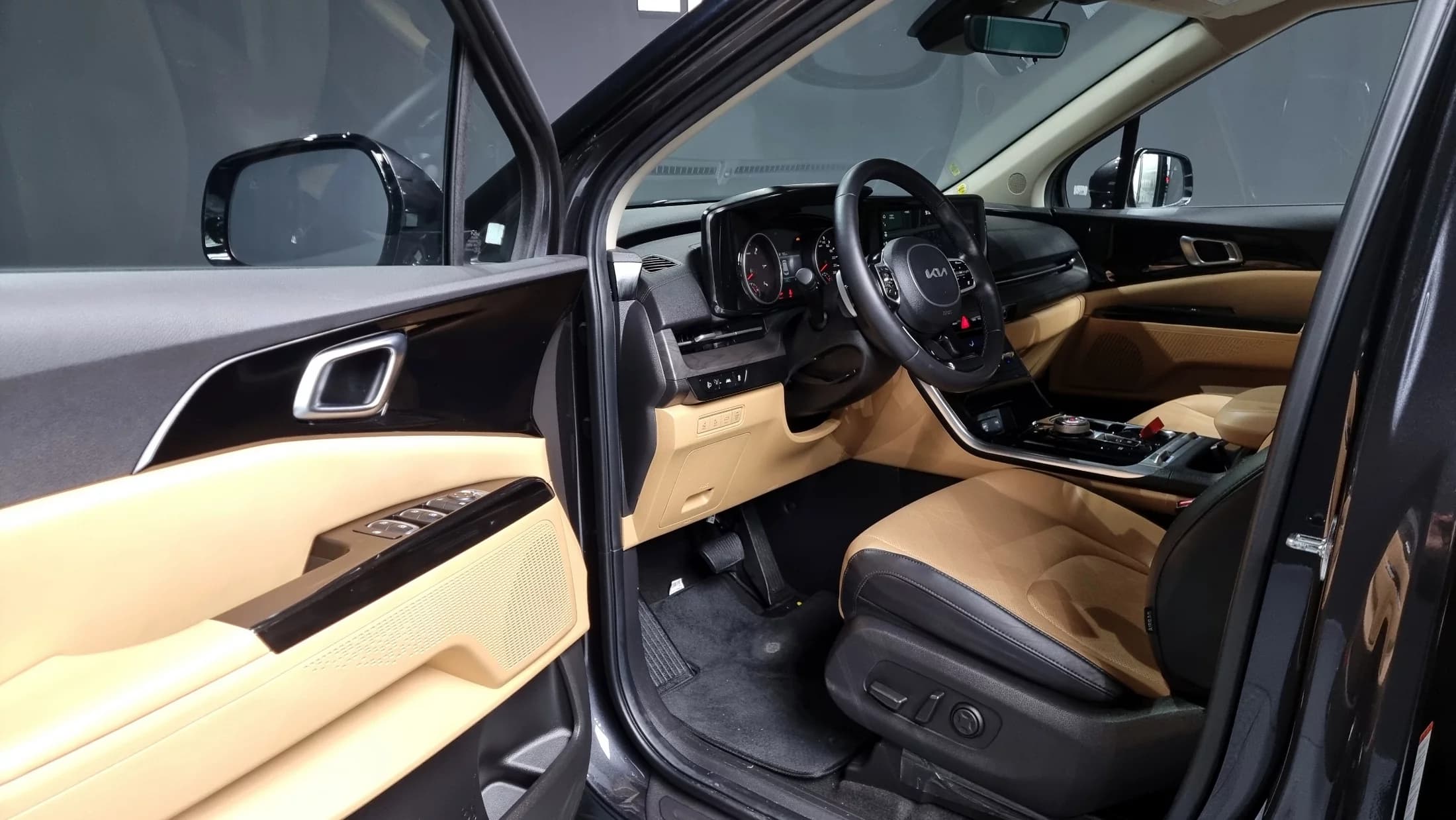 Kia Carnival 9-Seater Noblesse, 2023 г. 69948 км. — фото 10