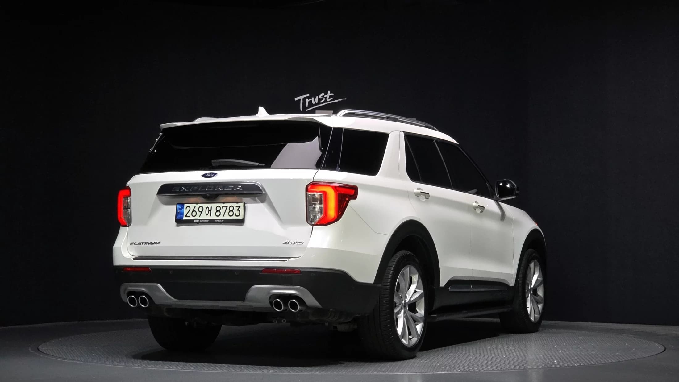 Ford EXPLORER 3.0 Platinum 4WD, 2021 г. 44240 км. — фото 2