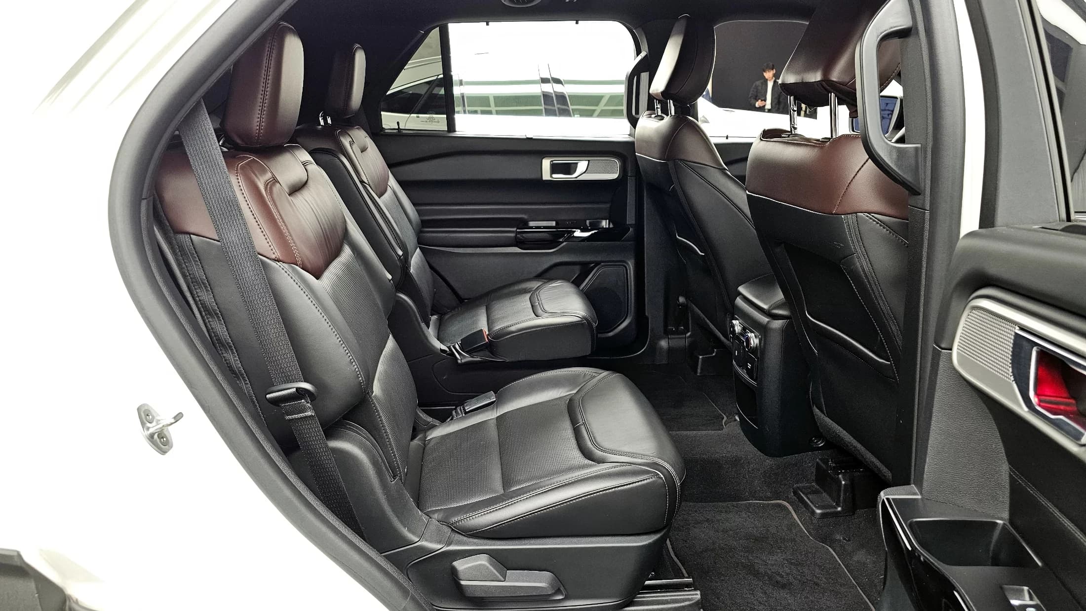 Ford EXPLORER 3.0 Platinum 4WD, 2021 г. 44240 км. — фото 12