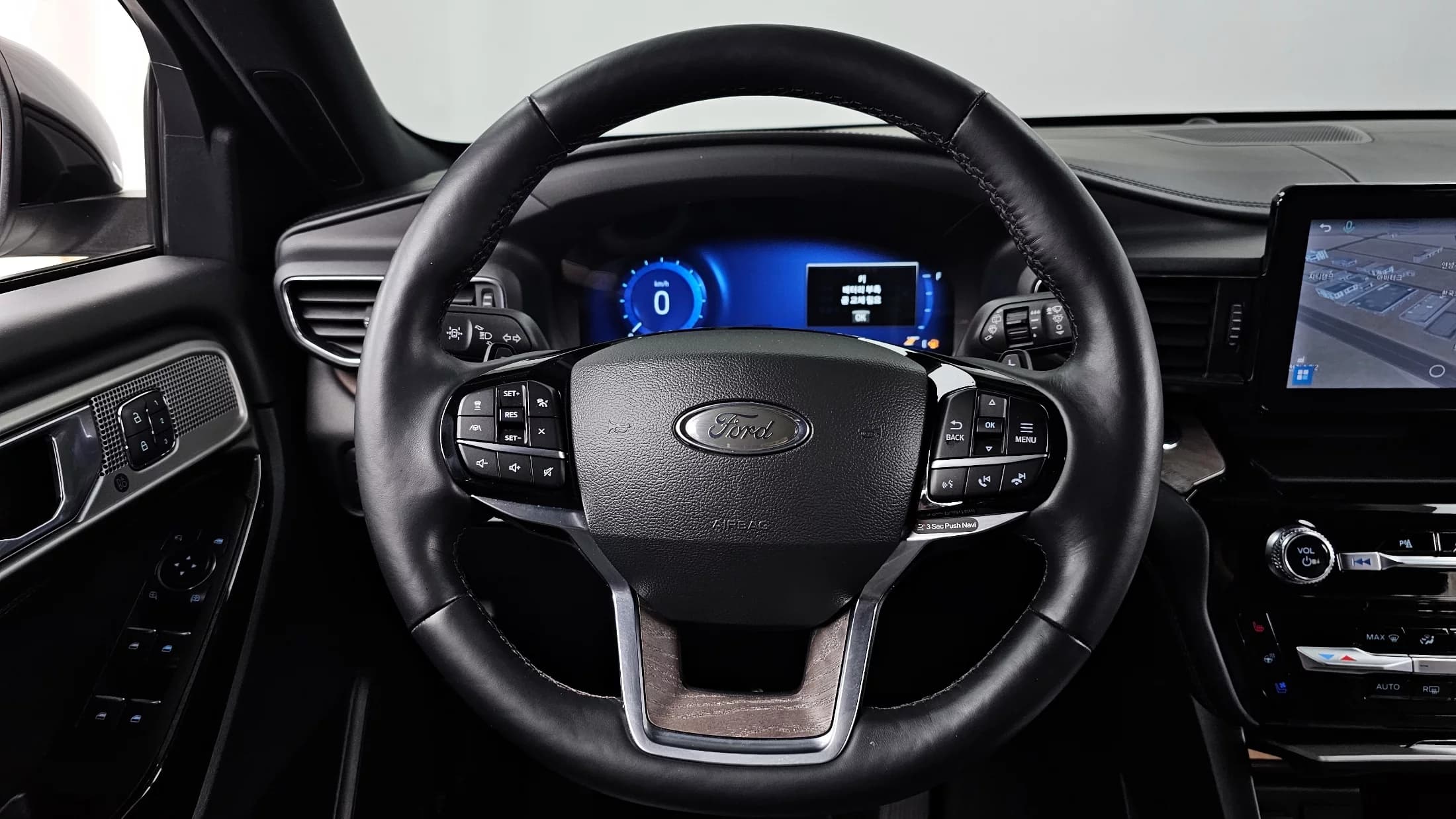 Ford EXPLORER 3.0 Platinum 4WD, 2021 г. 44240 км. — фото 13