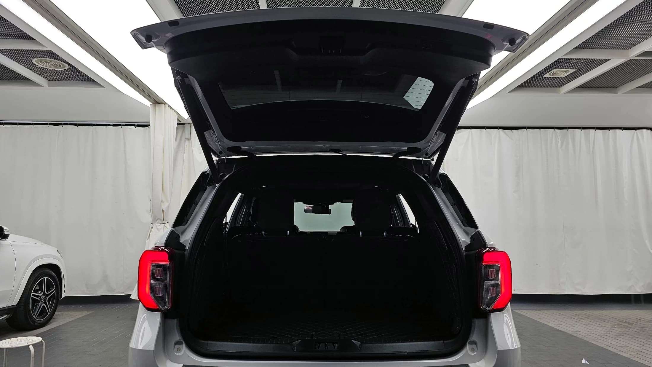 Ford EXPLORER 3.0 Platinum 4WD, 2021 г. 44240 км. — фото 20