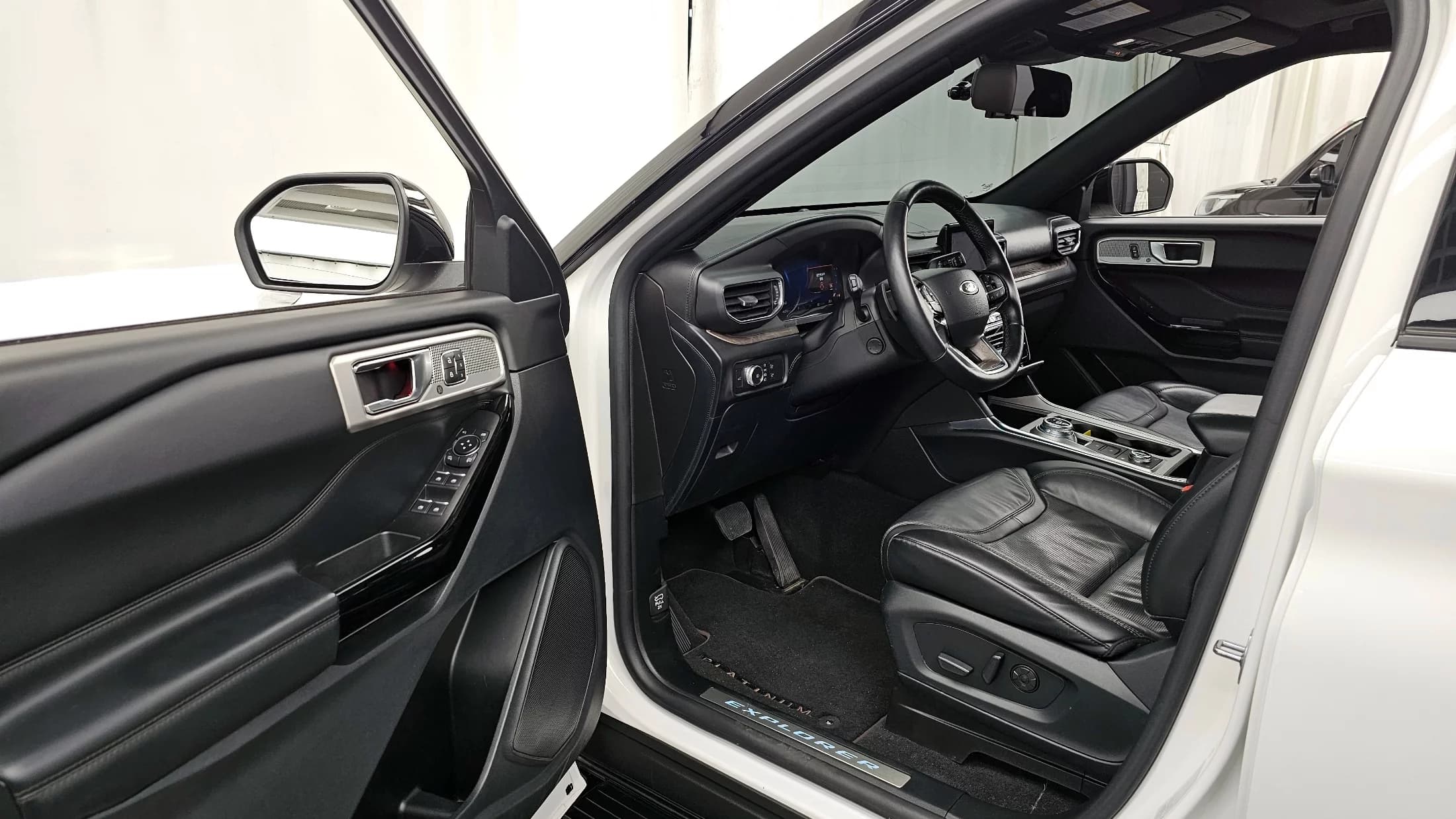 Ford EXPLORER 3.0 Platinum 4WD, 2021 г. 44240 км. — фото 10