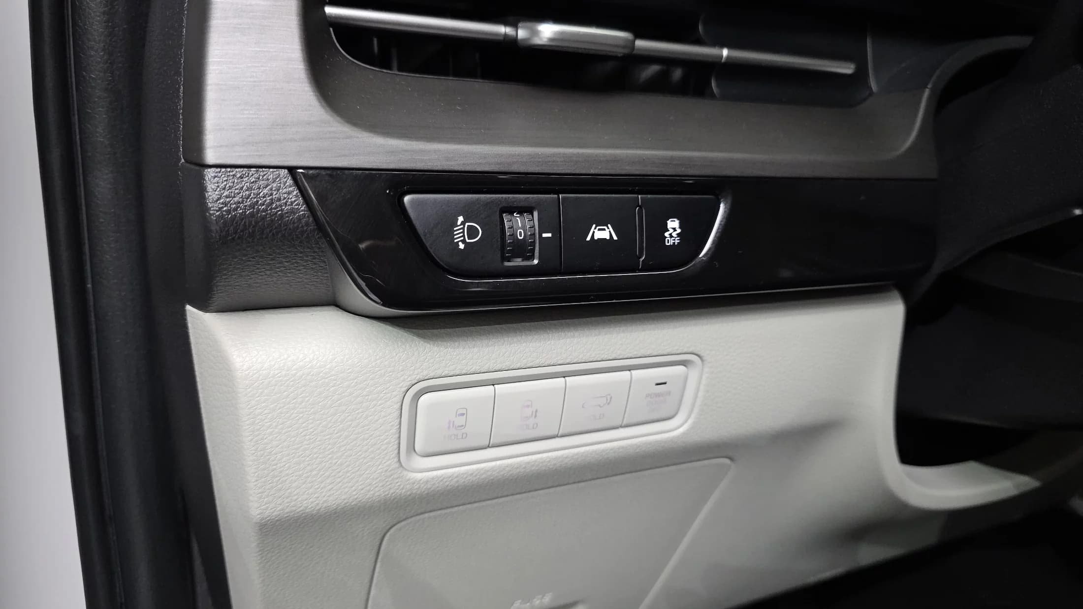 Kia Carnival 7-Seater Signature, 2021 г. 20919 км. — фото 12