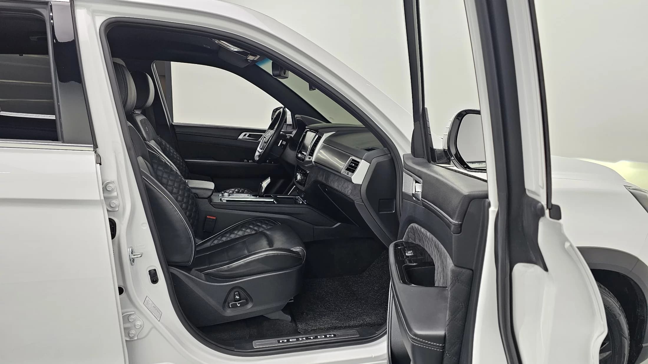 SsangYong Rexton Diesel 2.2 4WD The Black, 2021 г. 44974 км. — фото 11