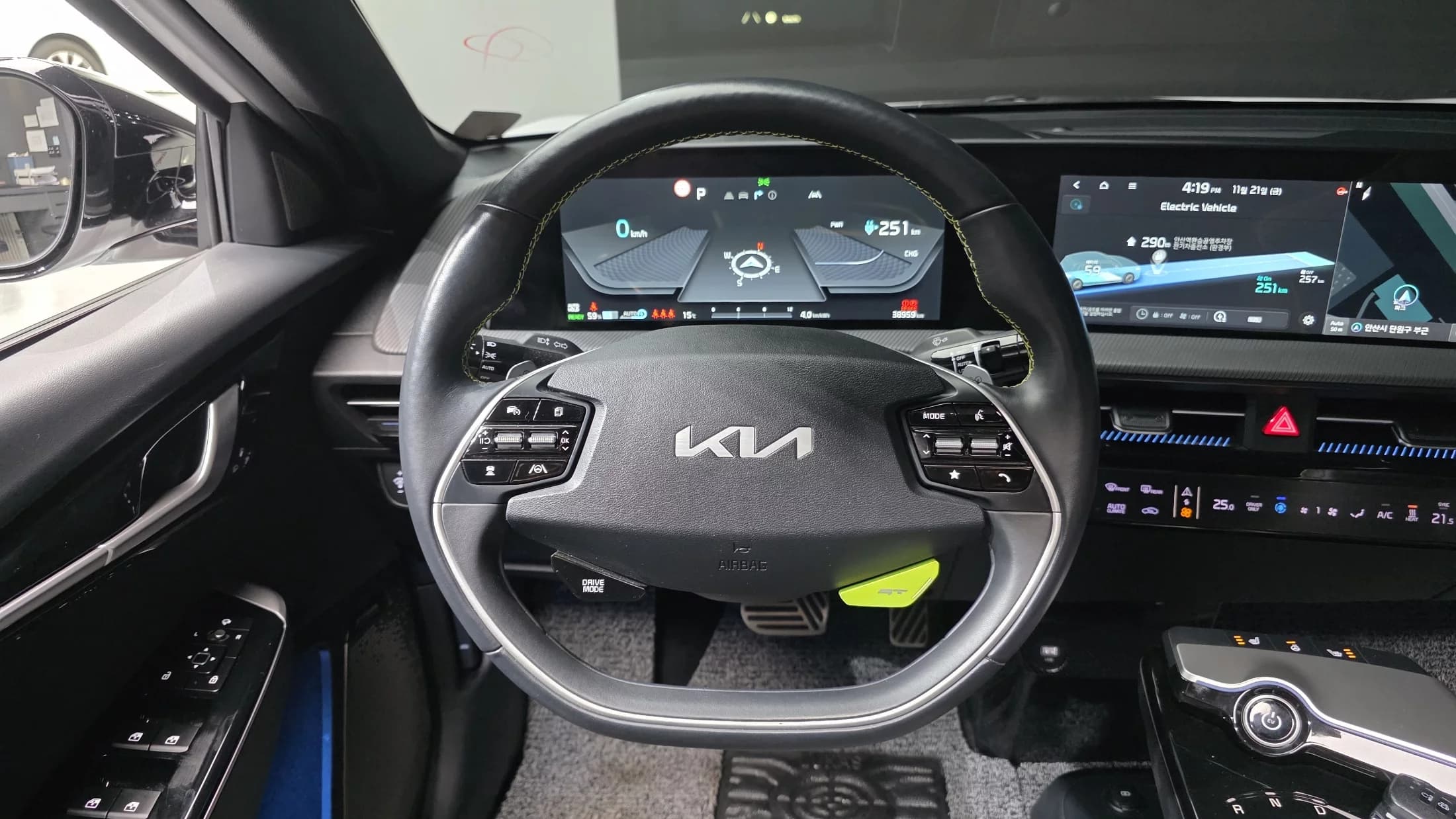 Kia EV6 GT 4WD, электромобиль, 2023 г. 39033 км. — фото 13