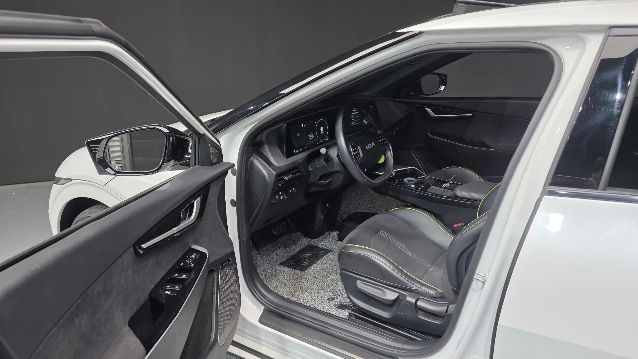 Kia EV6 GT 4WD, электромобиль, 2023 г. 39033 км. — фото 10