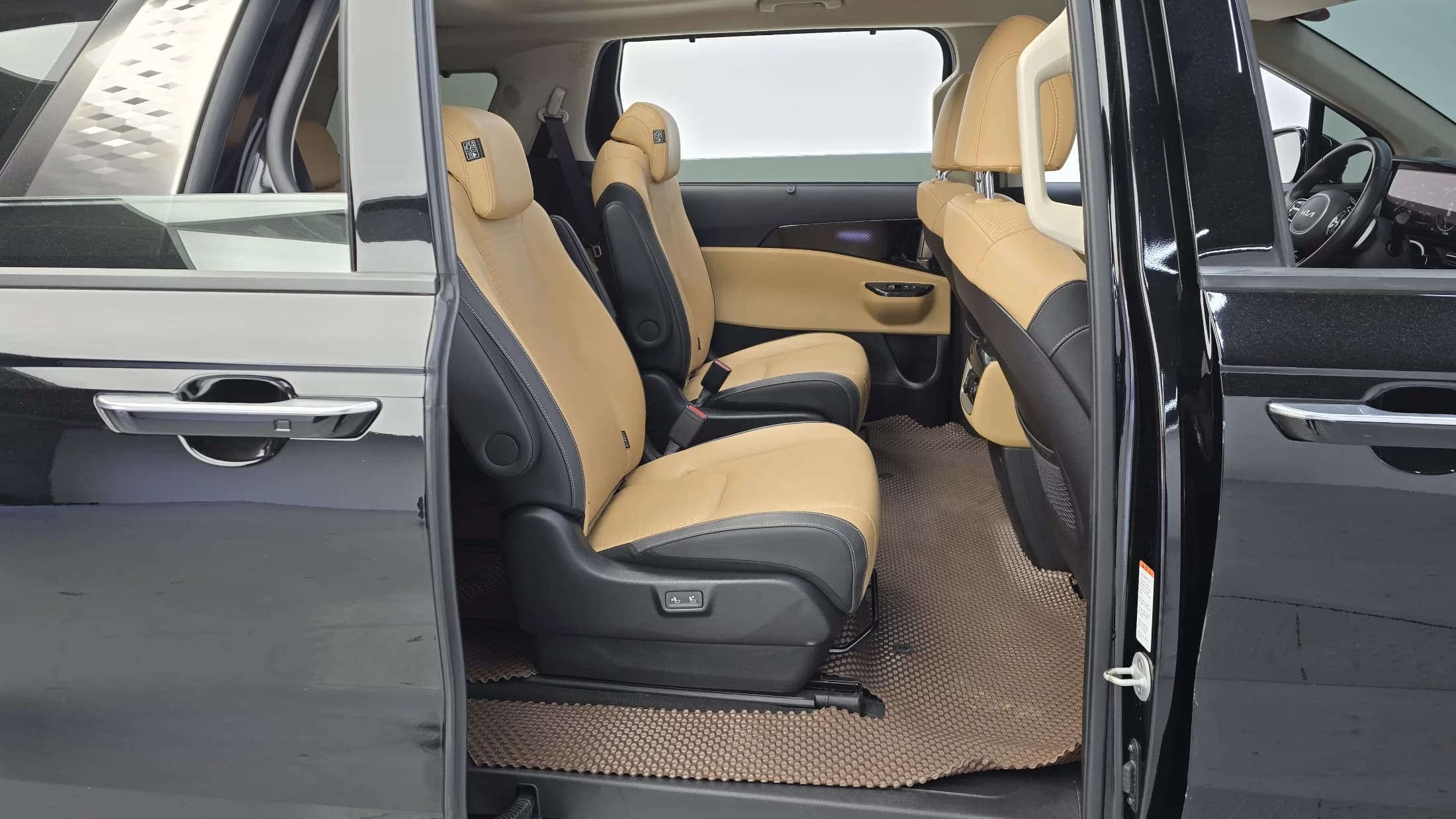 Kia Carnival 9-Seater Signature, 2022 г. 131685 км. — фото 12