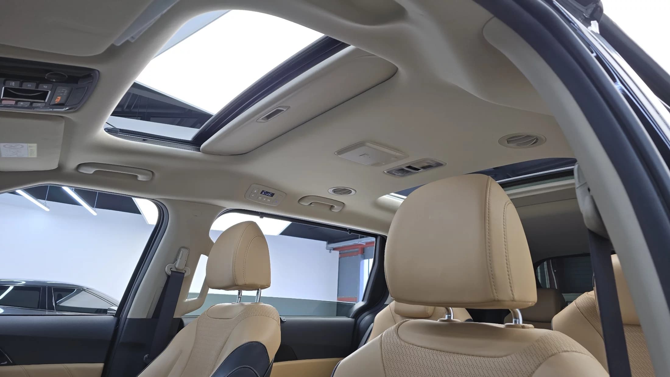 Kia Carnival 9-Seater Signature, 2022 г. 131685 км. — фото 19