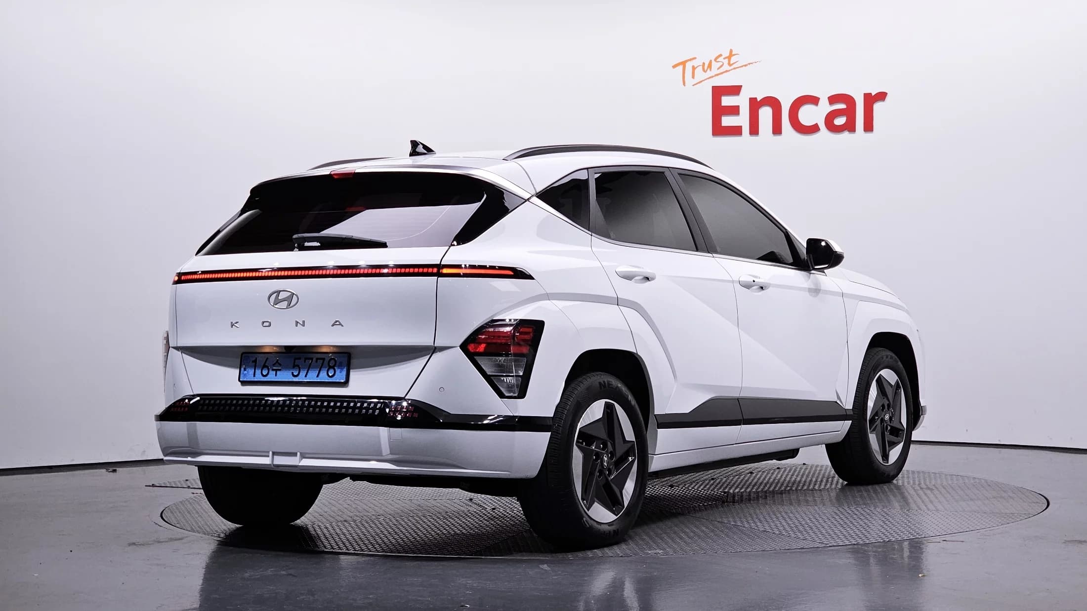 Hyundai Kona Electric Long Range Premium, электромобиль, 2023 г. 82975 км. — фото 2