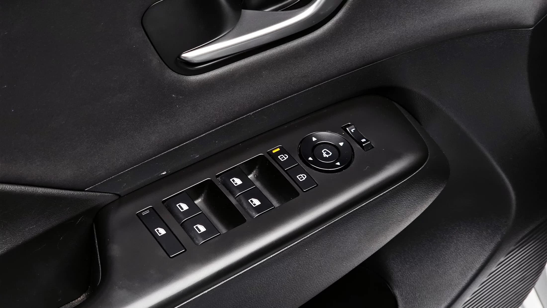 Hyundai Kona Electric Long Range Premium, электромобиль, 2023 г. 82975 км. — фото 19