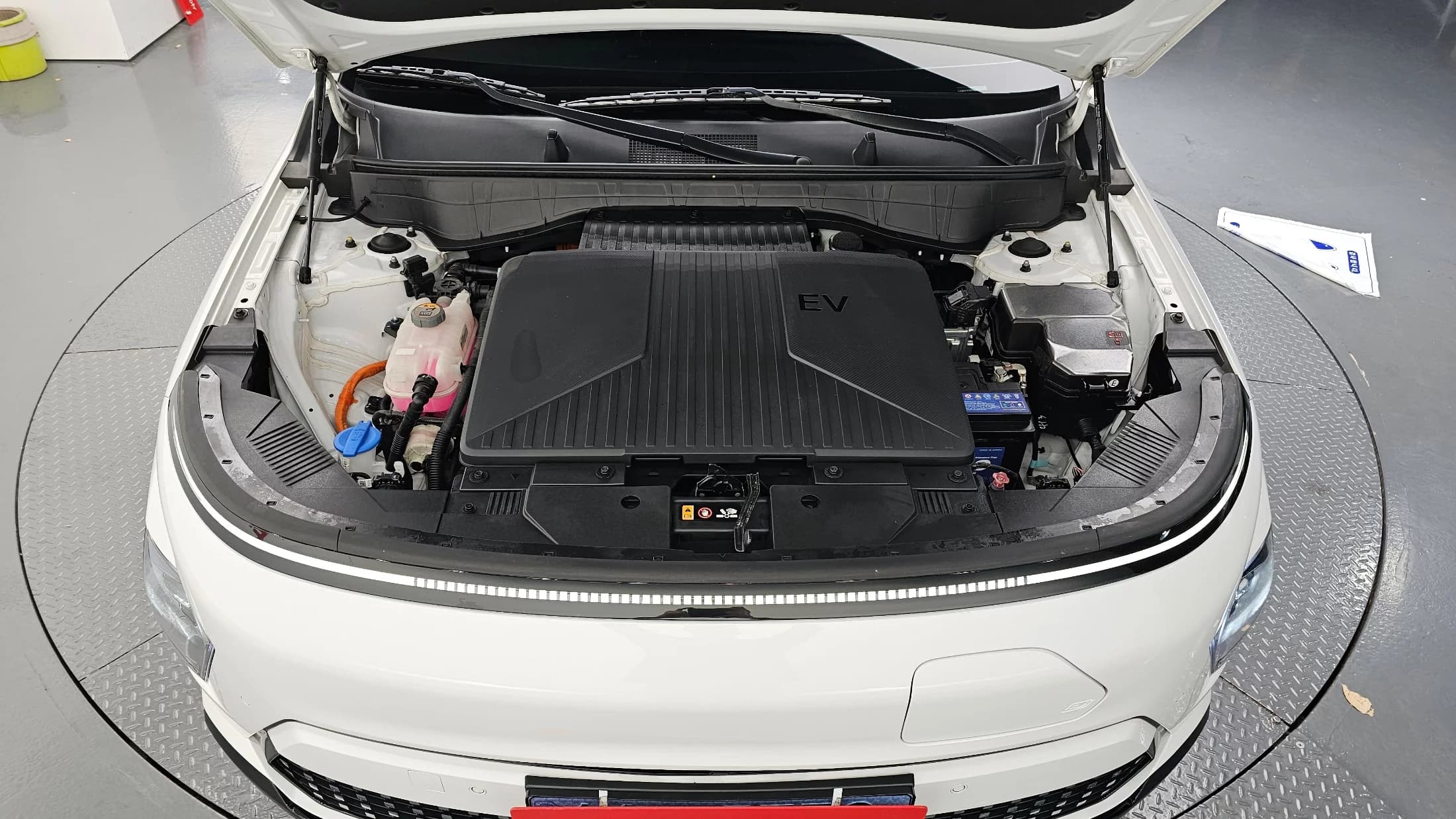 Hyundai Kona Electric Long Range Premium, электромобиль, 2023 г. 82975 км. — фото 6