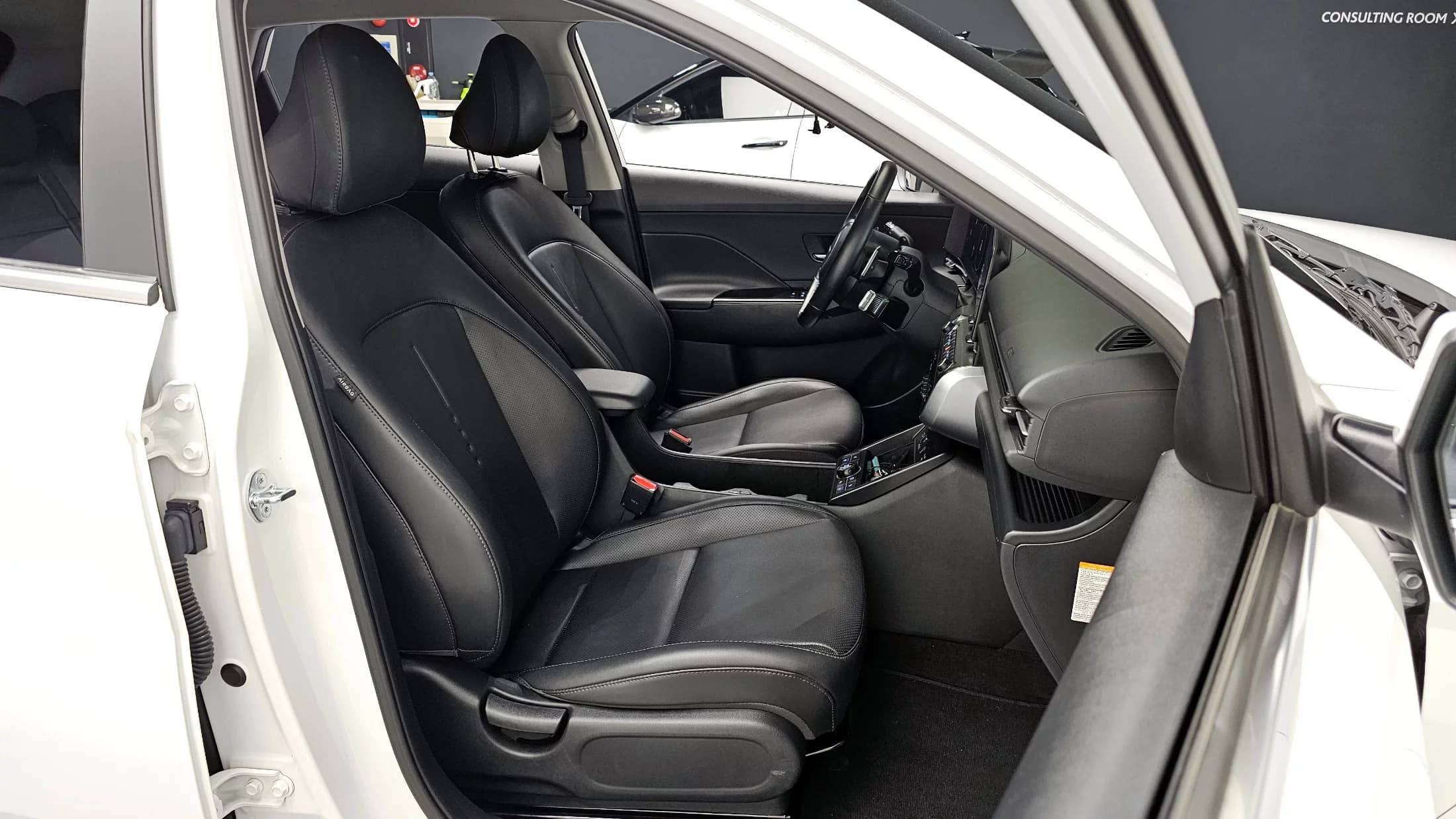 Hyundai Kona Electric Long Range Premium, электромобиль, 2023 г. 82975 км. — фото 10