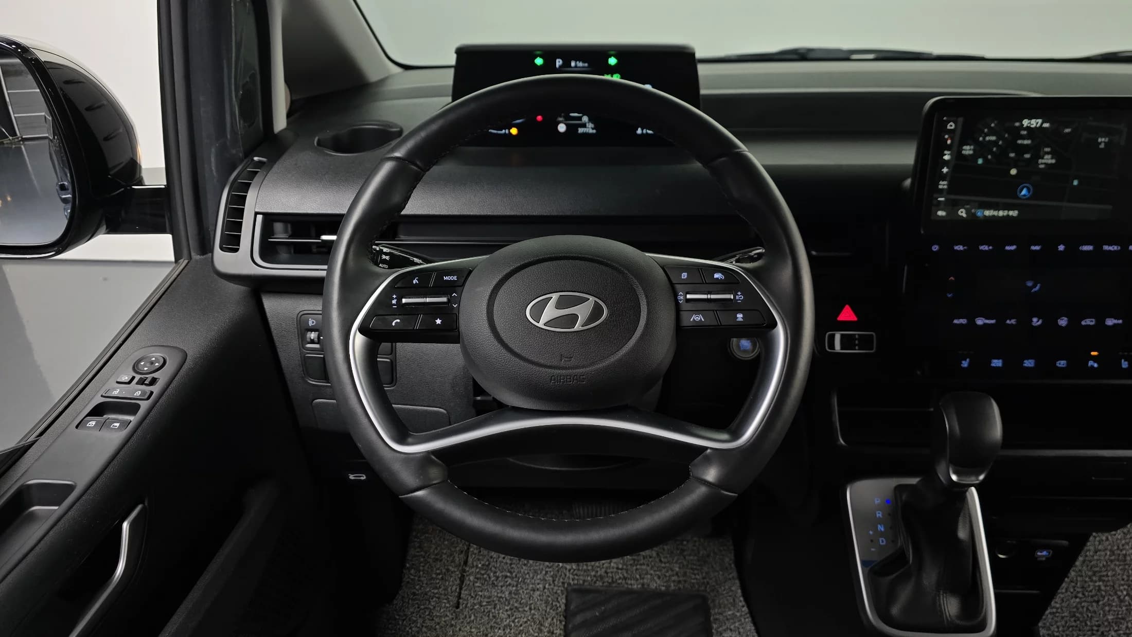 Hyundai Staria Cargo 5-Seater Modern, 2024 г. 37885 км. — фото 13