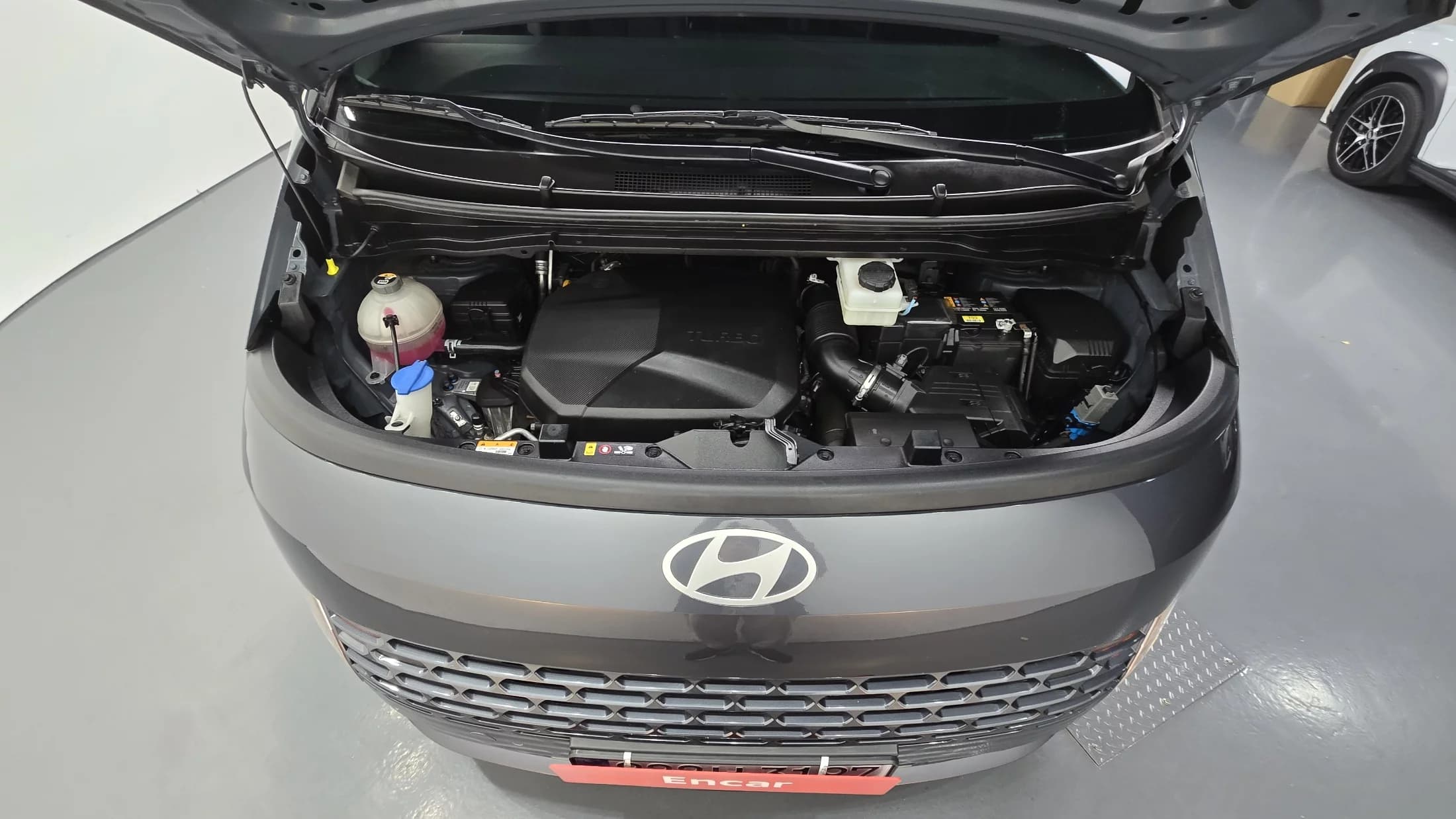 Hyundai Staria Cargo 5-Seater Modern, 2024 г. 37885 км. — фото 6