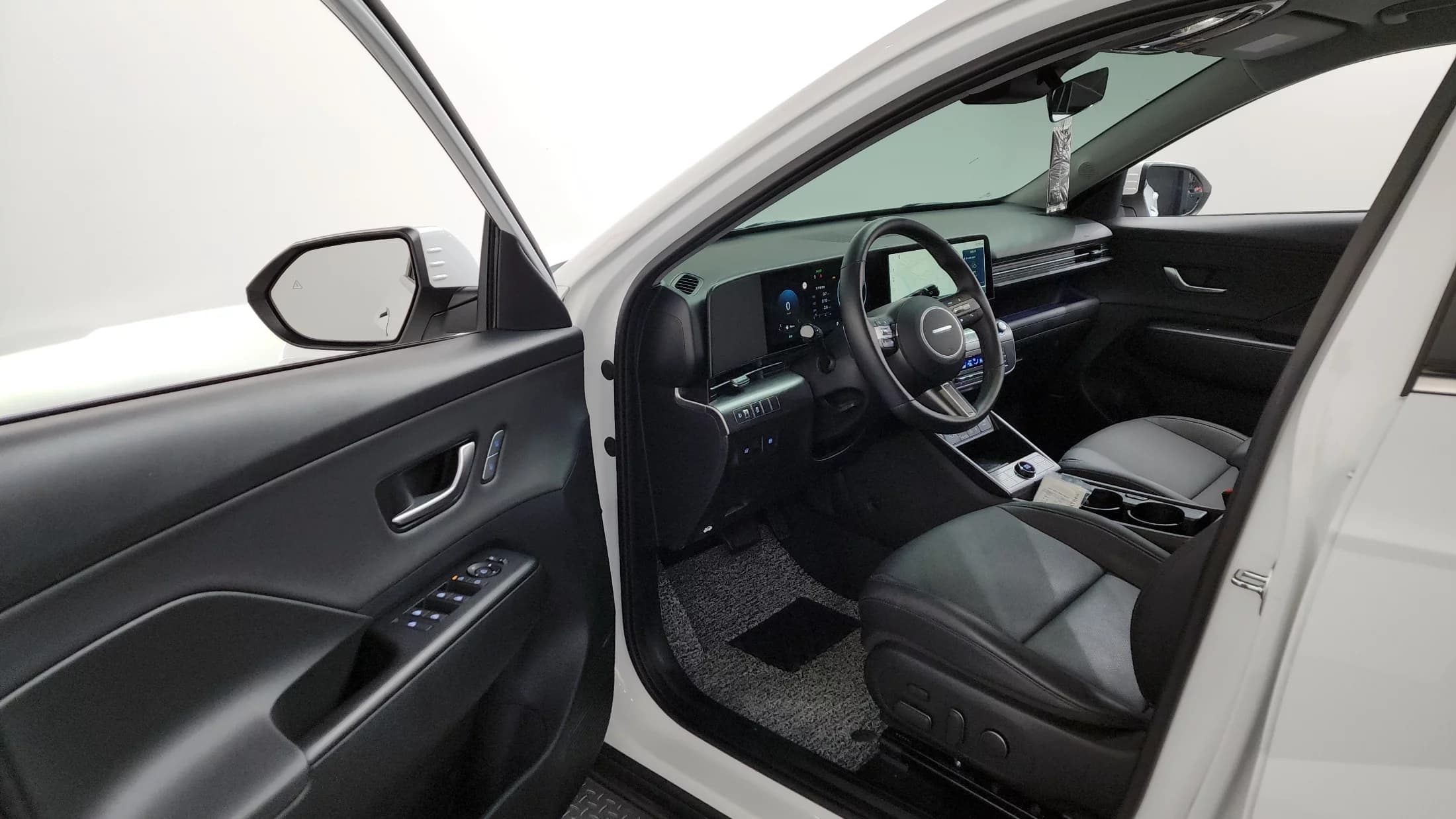 Hyundai Kona Gasoline 1.6 Turbo 2WD Inspiration, 2023 г. 14638 км. — фото 10