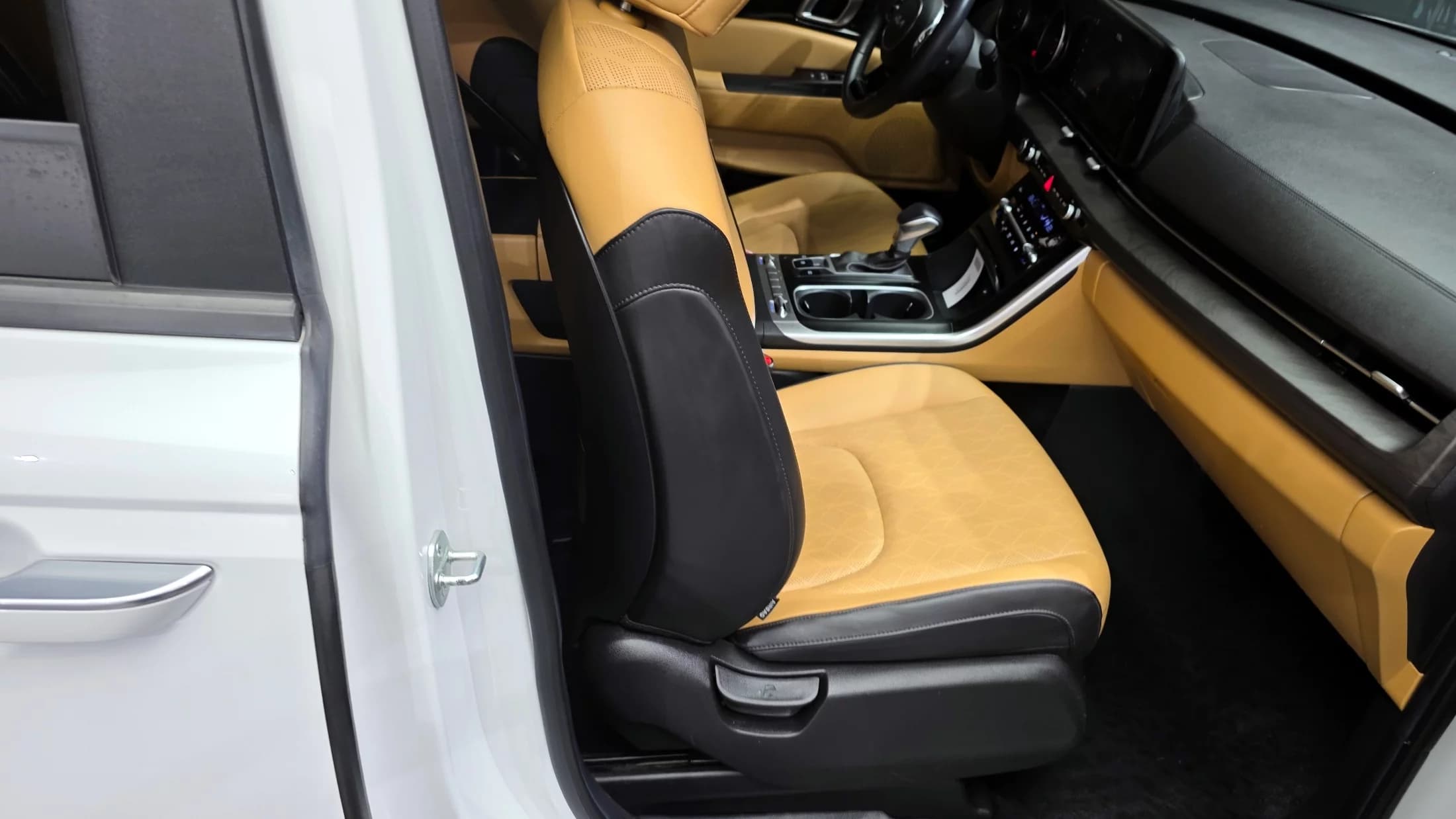 Kia Carnival 11-Seater Prestige, 2023 г. 32574 км. — фото 12