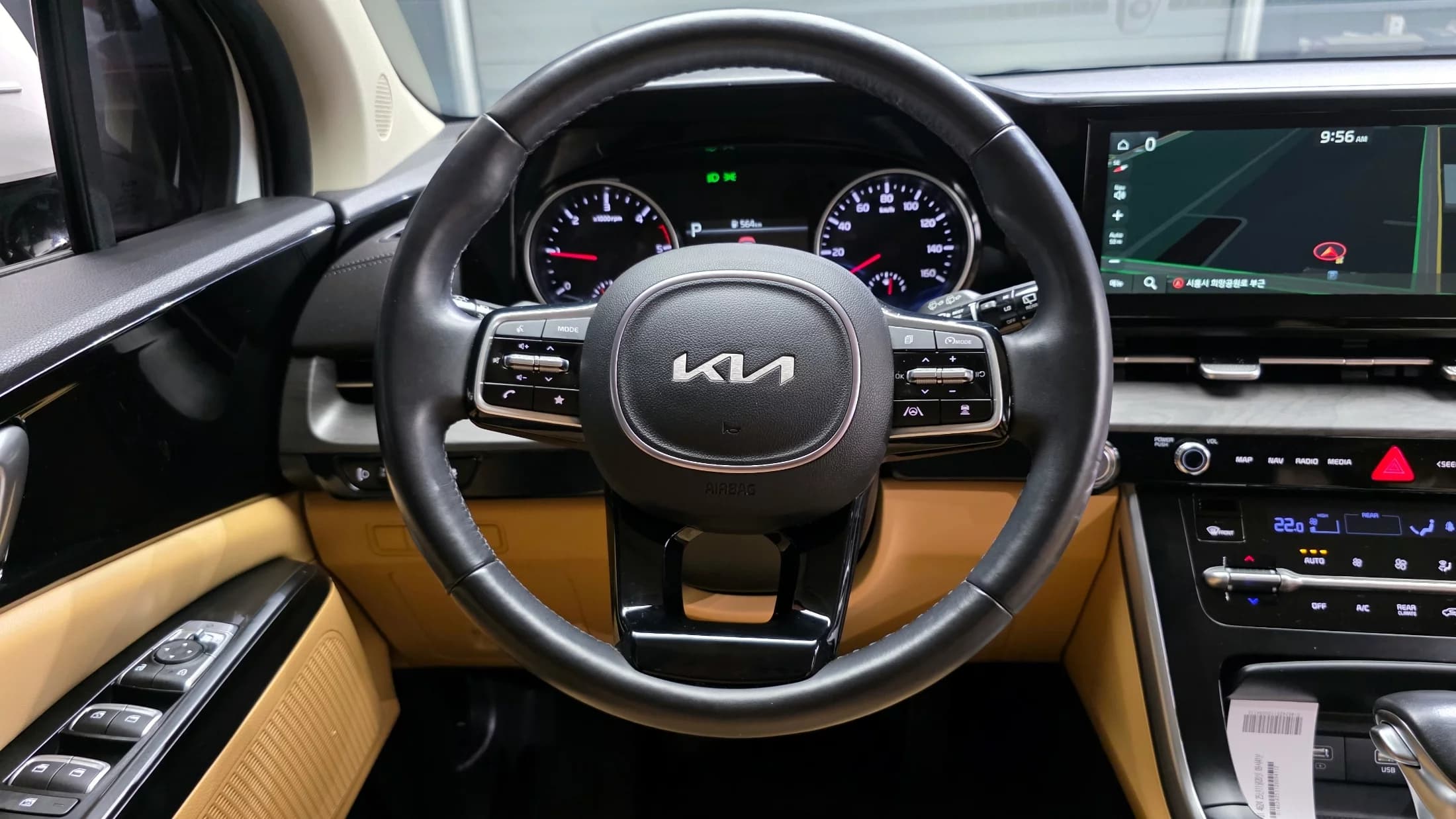 Kia Carnival 11-Seater Prestige, 2023 г. 32574 км. — фото 13
