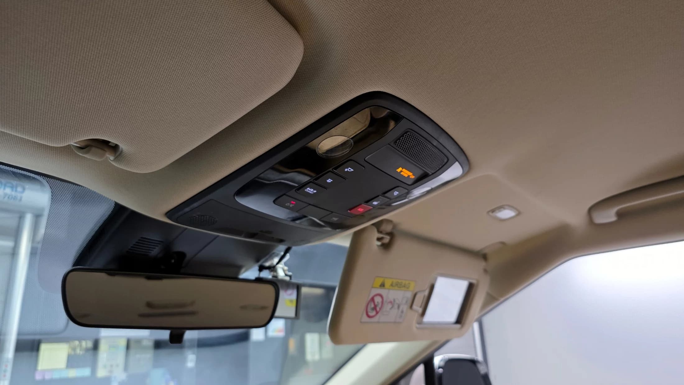 Kia Carnival 11-Seater Prestige, 2023 г. 32574 км. — фото 19