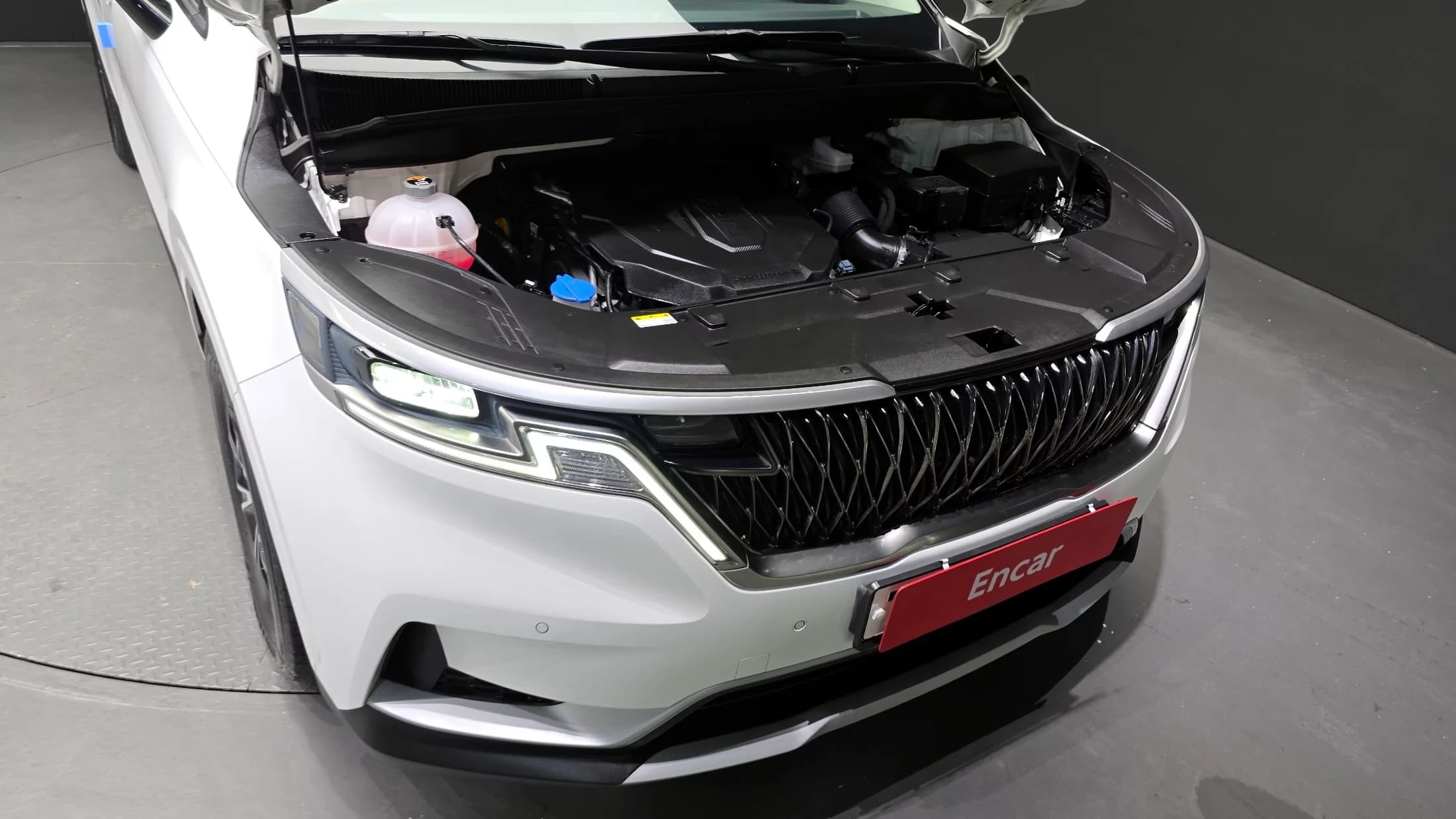 Kia Carnival 11-Seater Prestige, 2023 г. 32574 км. — фото 6