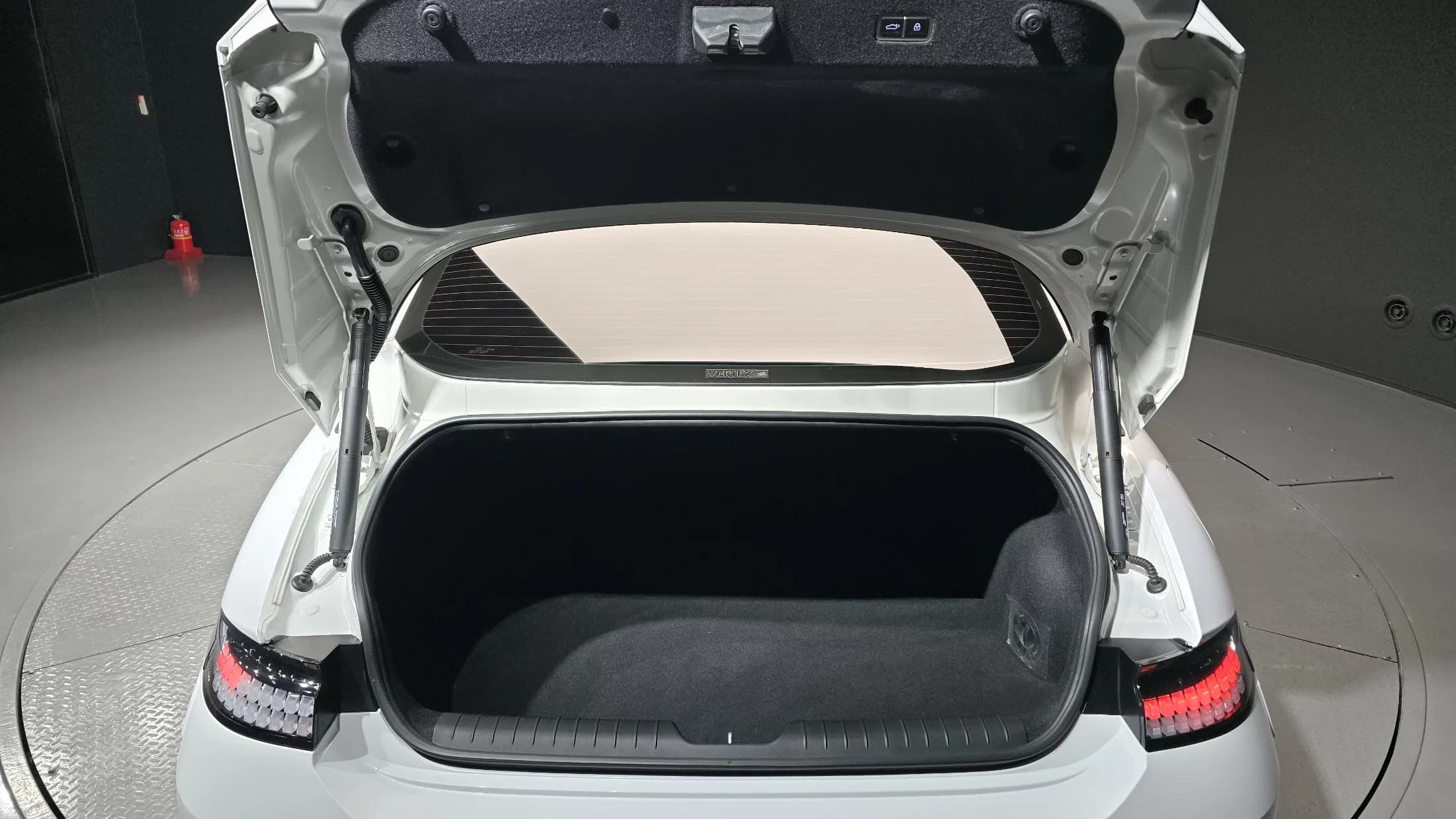 Hyundai Ioniq 6 Long Range AWD Prestige, электромобиль, 2022 г. 27426 км. — фото 20
