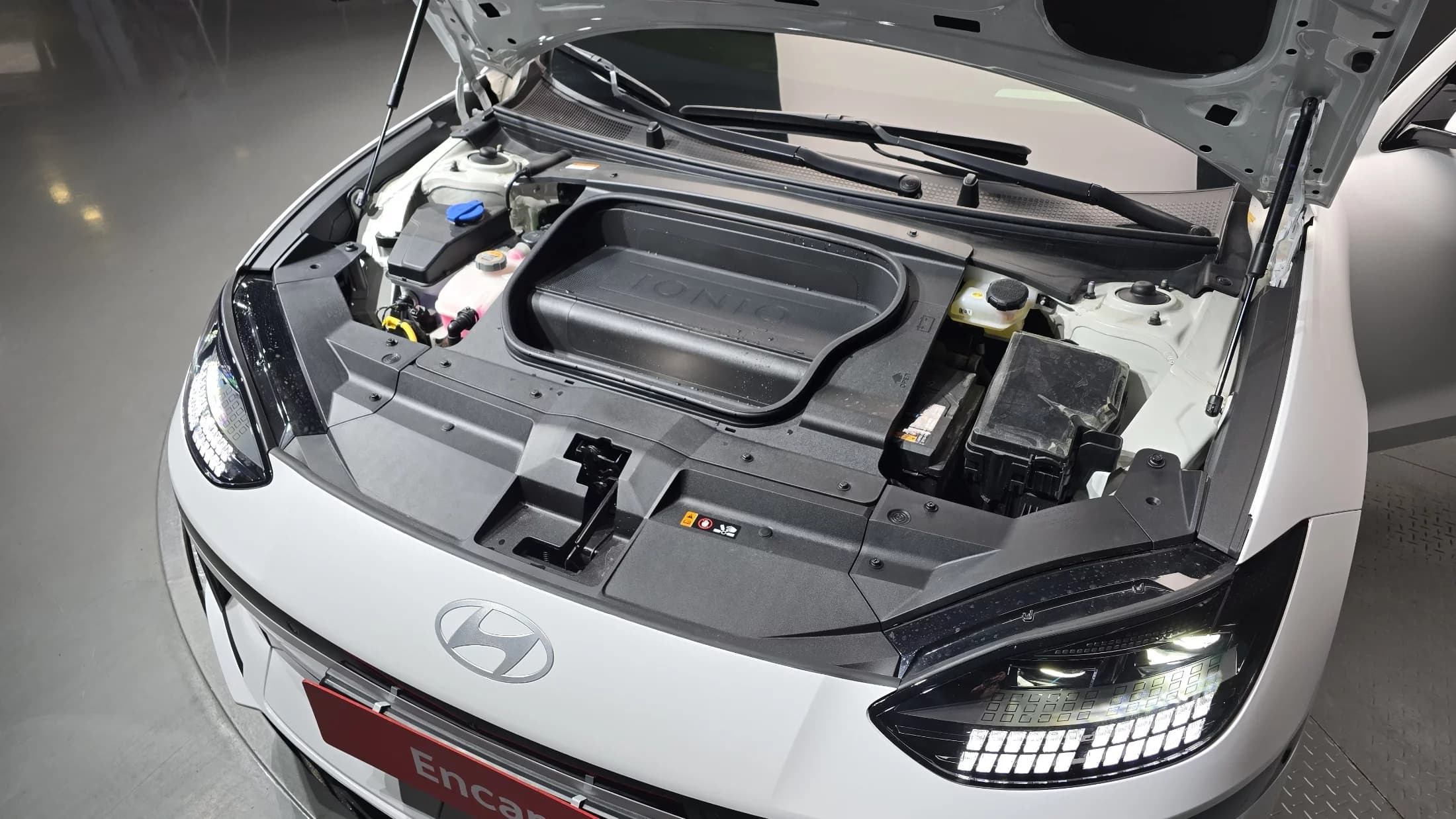 Hyundai Ioniq 6 Long Range AWD Prestige, электромобиль, 2022 г. 27426 км. — фото 6