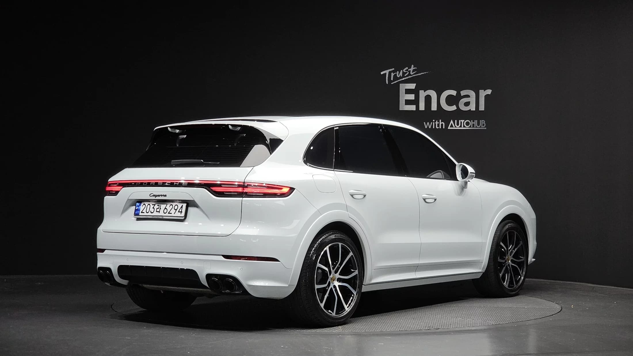 Porsche CAYENNE 3.0 PLATINUM EDITION, 2023 г. 24749 км. — фото 2