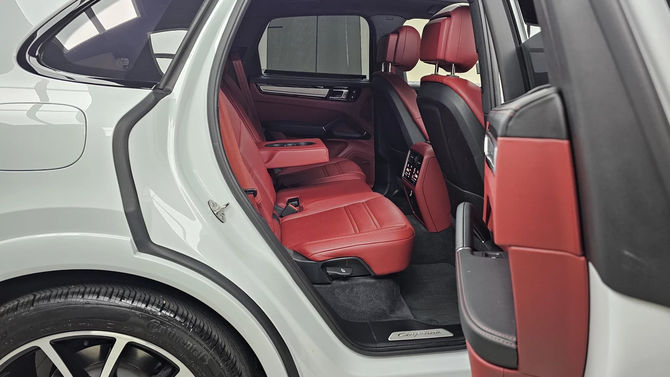 Porsche CAYENNE 3.0 PLATINUM EDITION, 2023 г. 24749 км. — фото 12