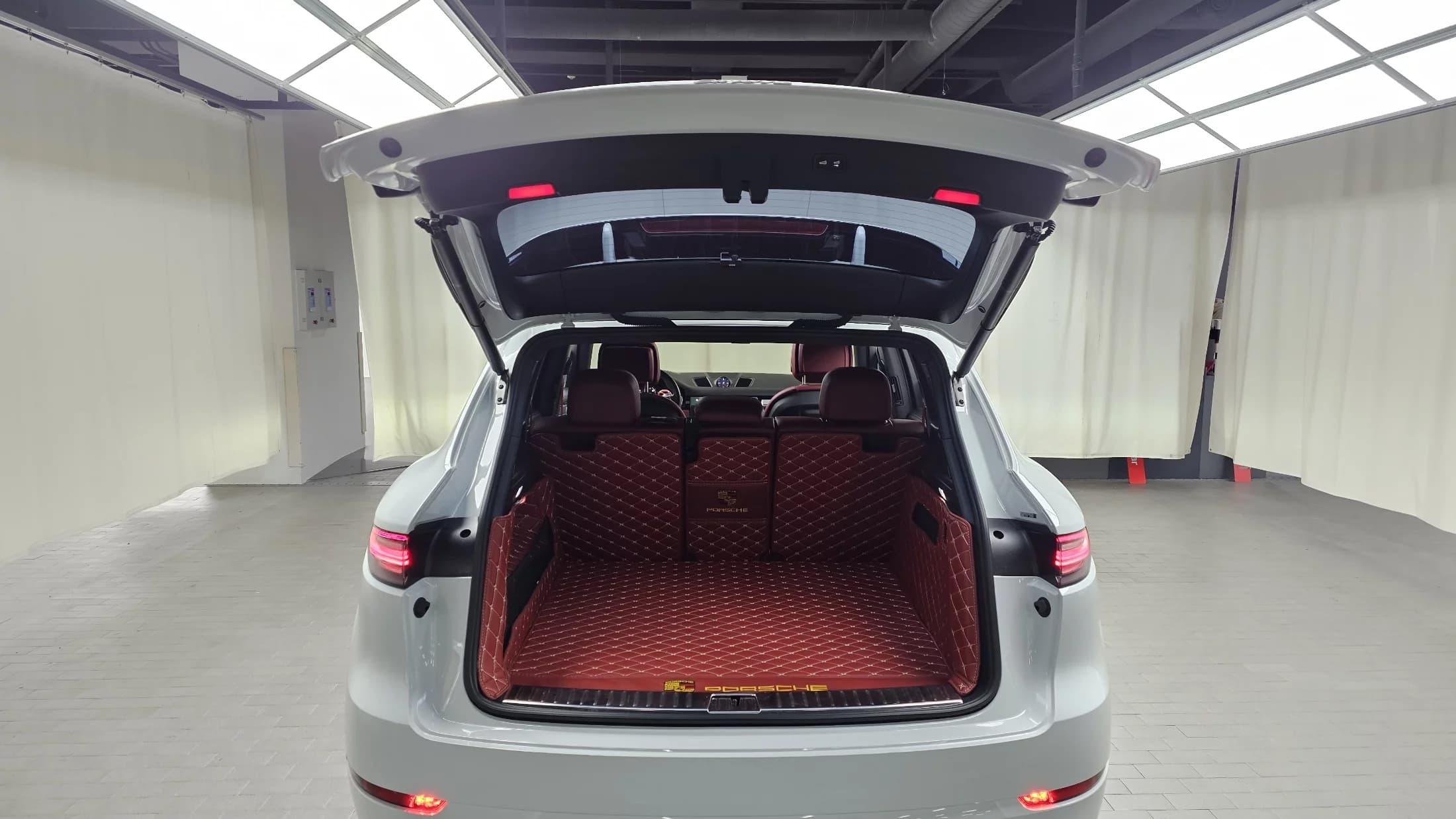 Porsche CAYENNE 3.0 PLATINUM EDITION, 2023 г. 24749 км. — фото 20