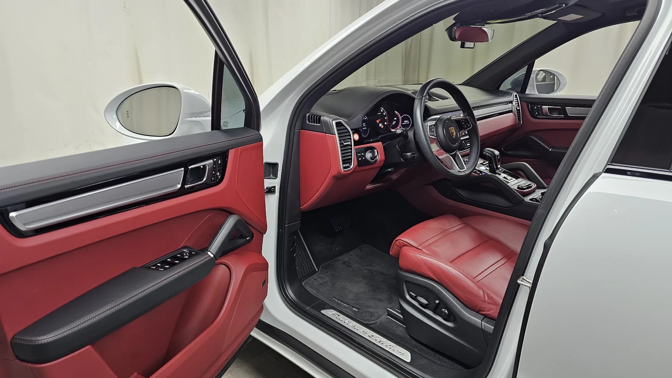 Porsche CAYENNE 3.0 PLATINUM EDITION, 2023 г. 24749 км. — фото 10