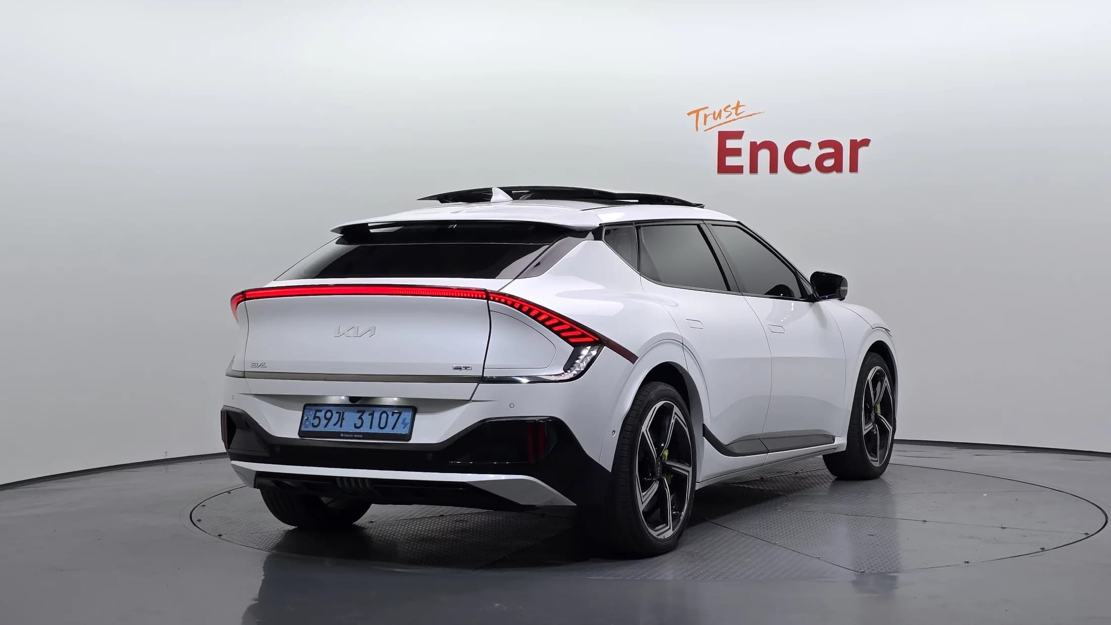 Kia EV6 GT 4WD, электромобиль, 2023 г. 44296 км. — фото 2