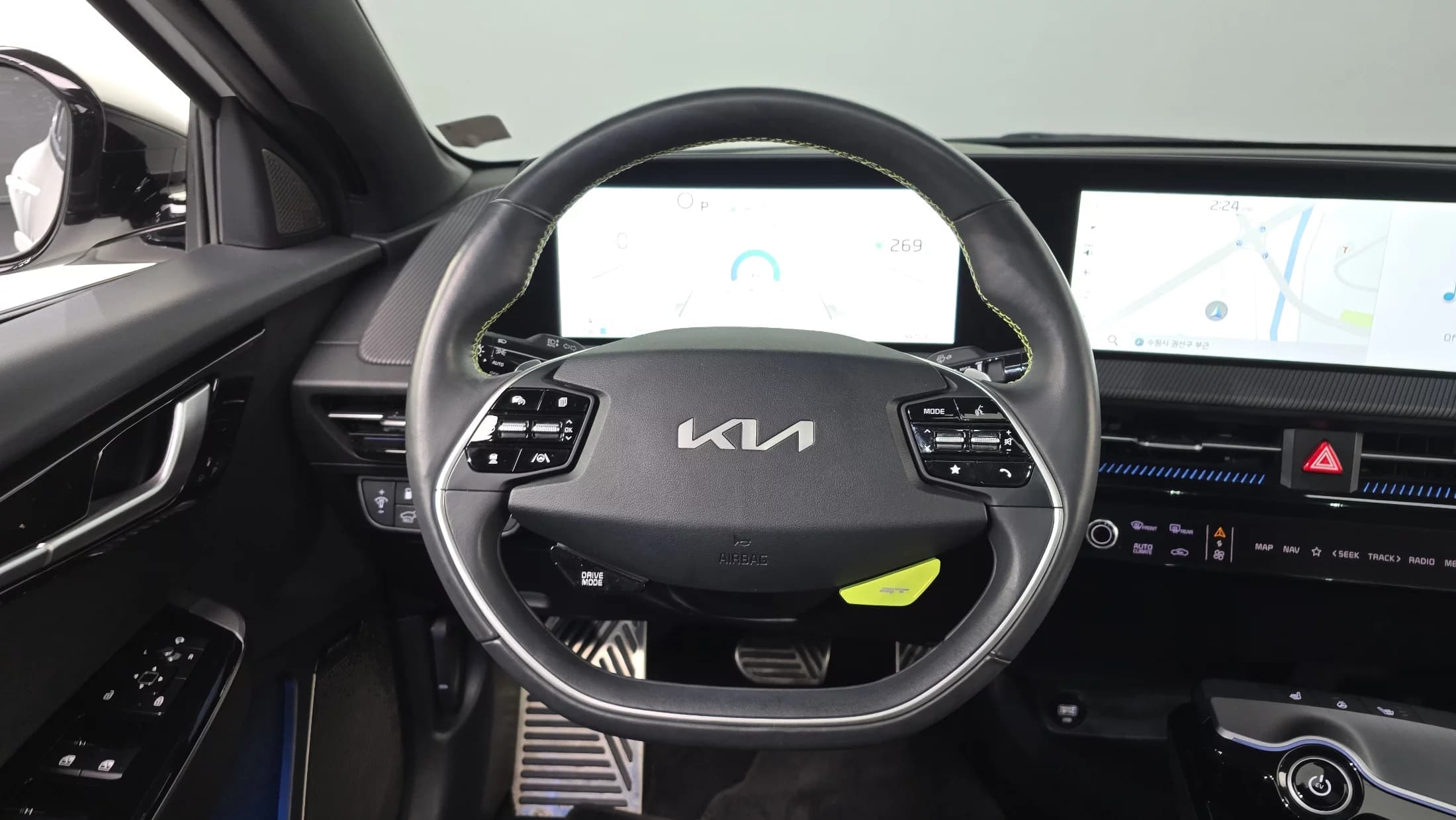 Kia EV6 GT 4WD, электромобиль, 2023 г. 44296 км. — фото 13
