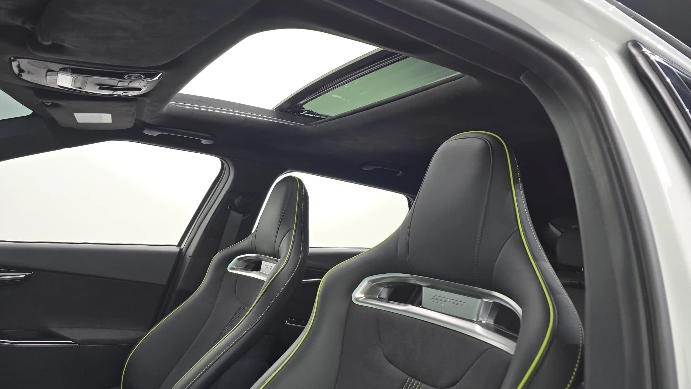 Kia EV6 GT 4WD, электромобиль, 2023 г. 44296 км. — фото 19