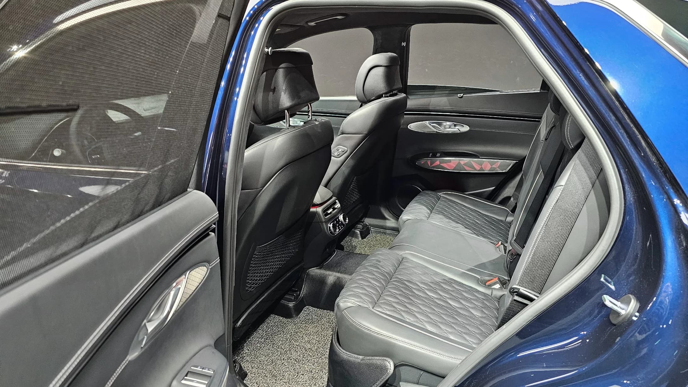 Genesis GV70 2.5T Gasoline AWD, 2023 г. 45064 км. — фото 12