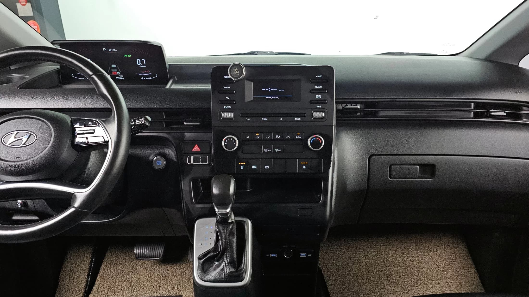 Hyundai Staria Cargo 5-Seater Modern, 2021 г. 99360 км. — фото 15