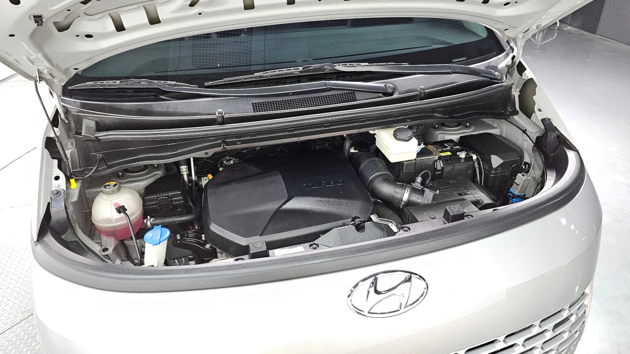 Hyundai Staria Cargo 5-Seater Modern, 2021 г. 99360 км. — фото 6