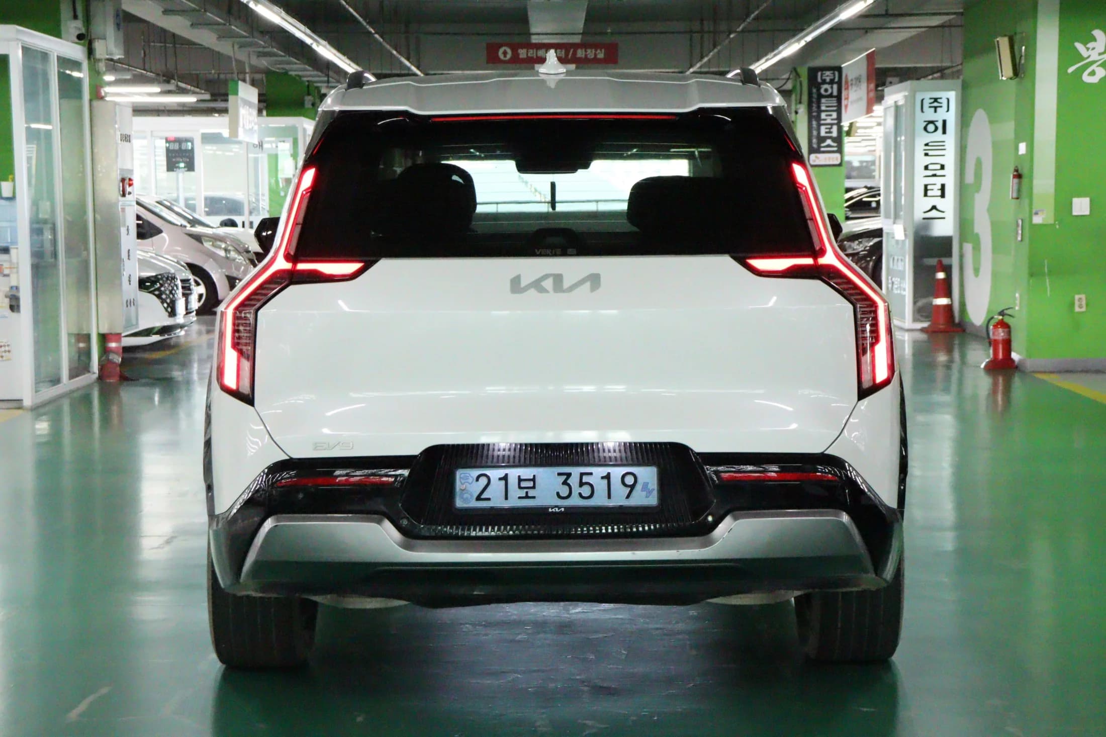 Kia EV9 Long Range 4WD Earth, электромобиль, 2023 г. 26046 км. — фото 3
