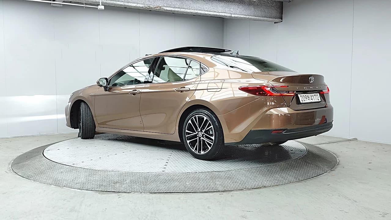 Toyota CAMRY 2.5 XLE Premium Hybrid, гибрид, 2024 г. 12515 км. — фото 2