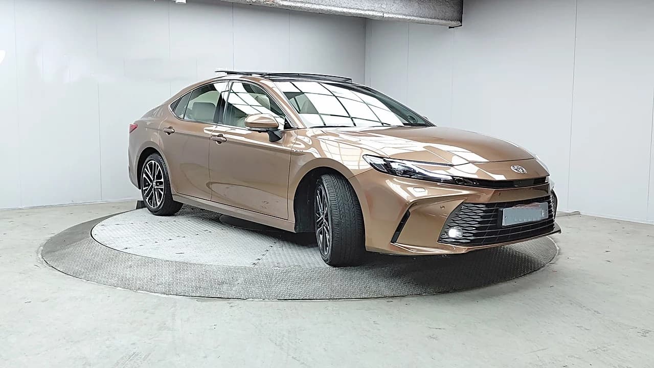 Toyota CAMRY 2.5 XLE Premium Hybrid, гибрид, 2024 г. 12515 км. — фото 3