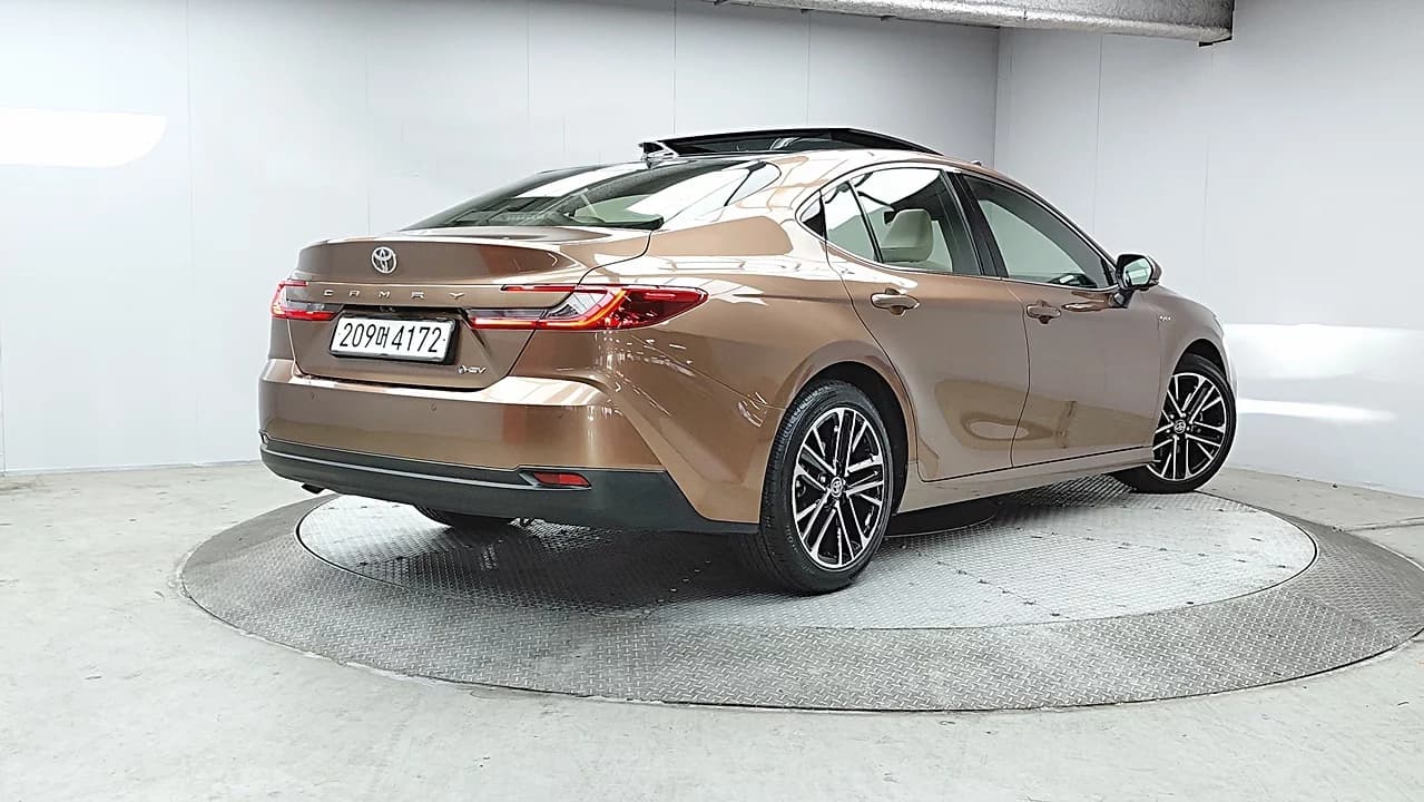 Toyota CAMRY 2.5 XLE Premium Hybrid, гибрид, 2024 г. 12515 км. — фото 4