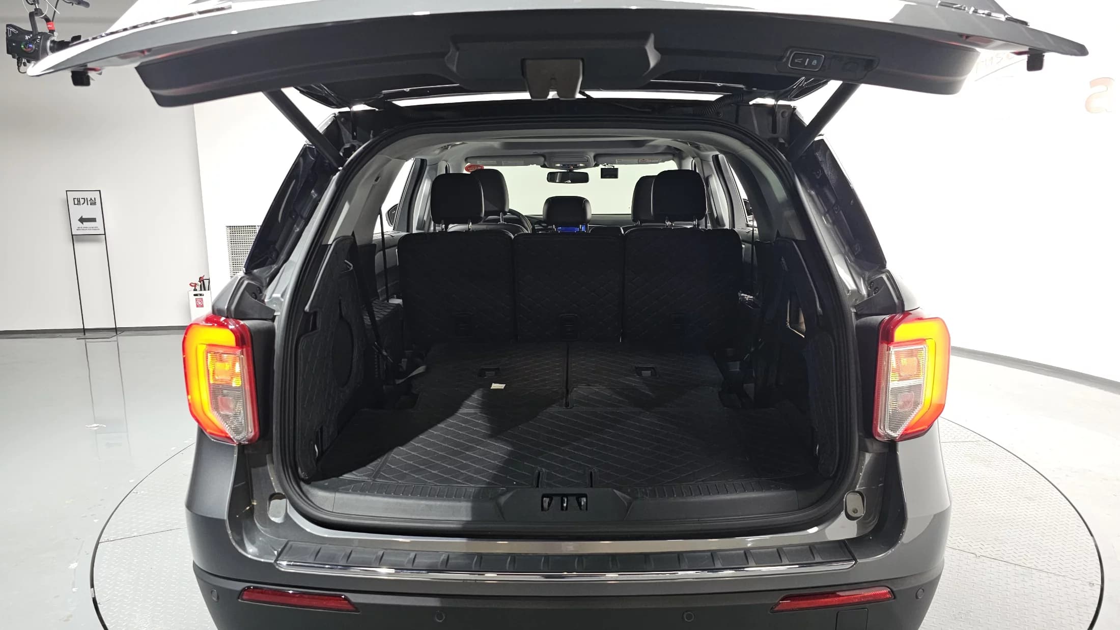 Ford EXPLORER 2.3 LimIted 4WD, 2023 г. 18230 км. — фото 20