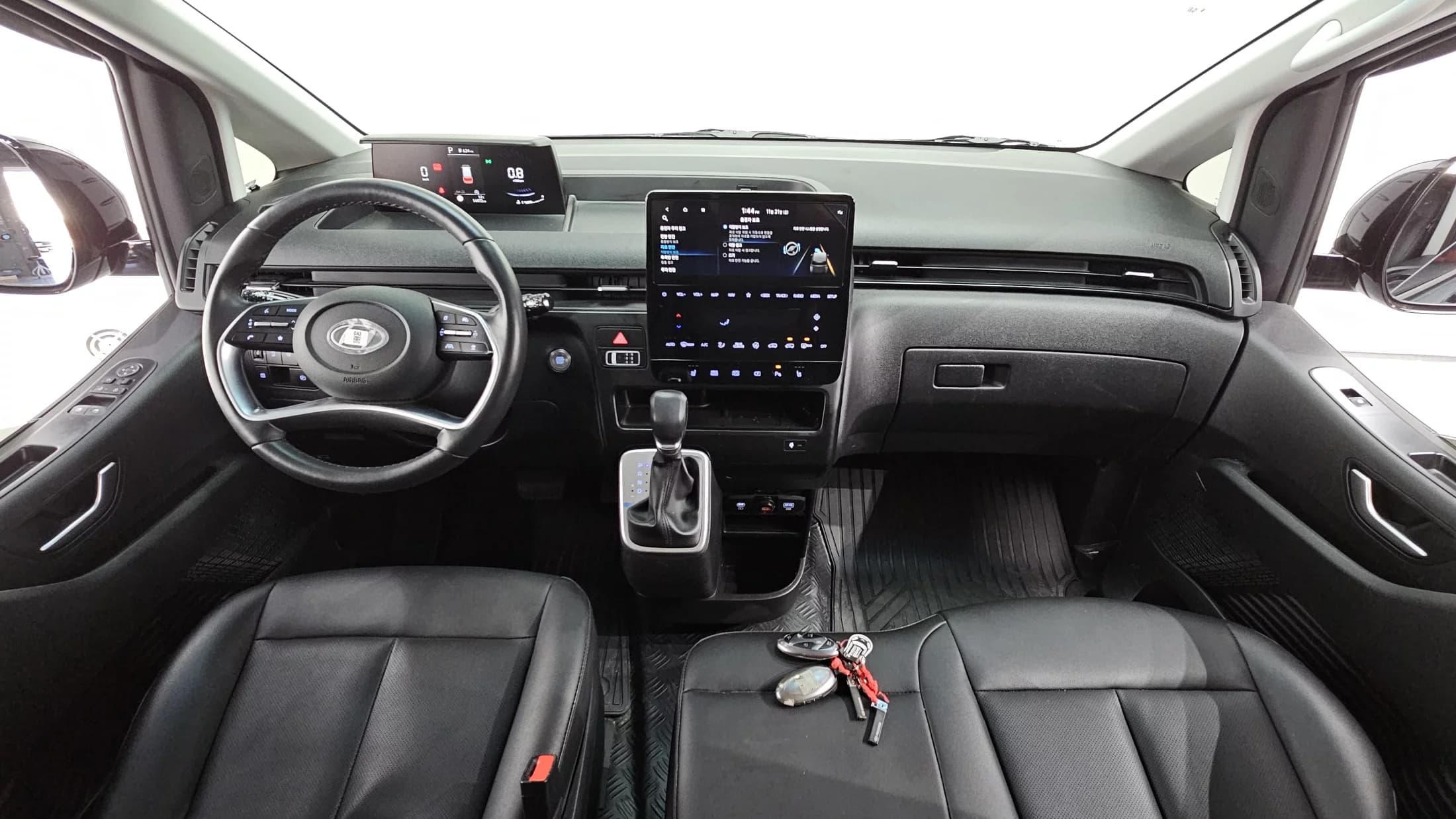 Hyundai Staria 4WD Tourer 9-Seater Modern, 2025 г. 14588 км. — фото 7