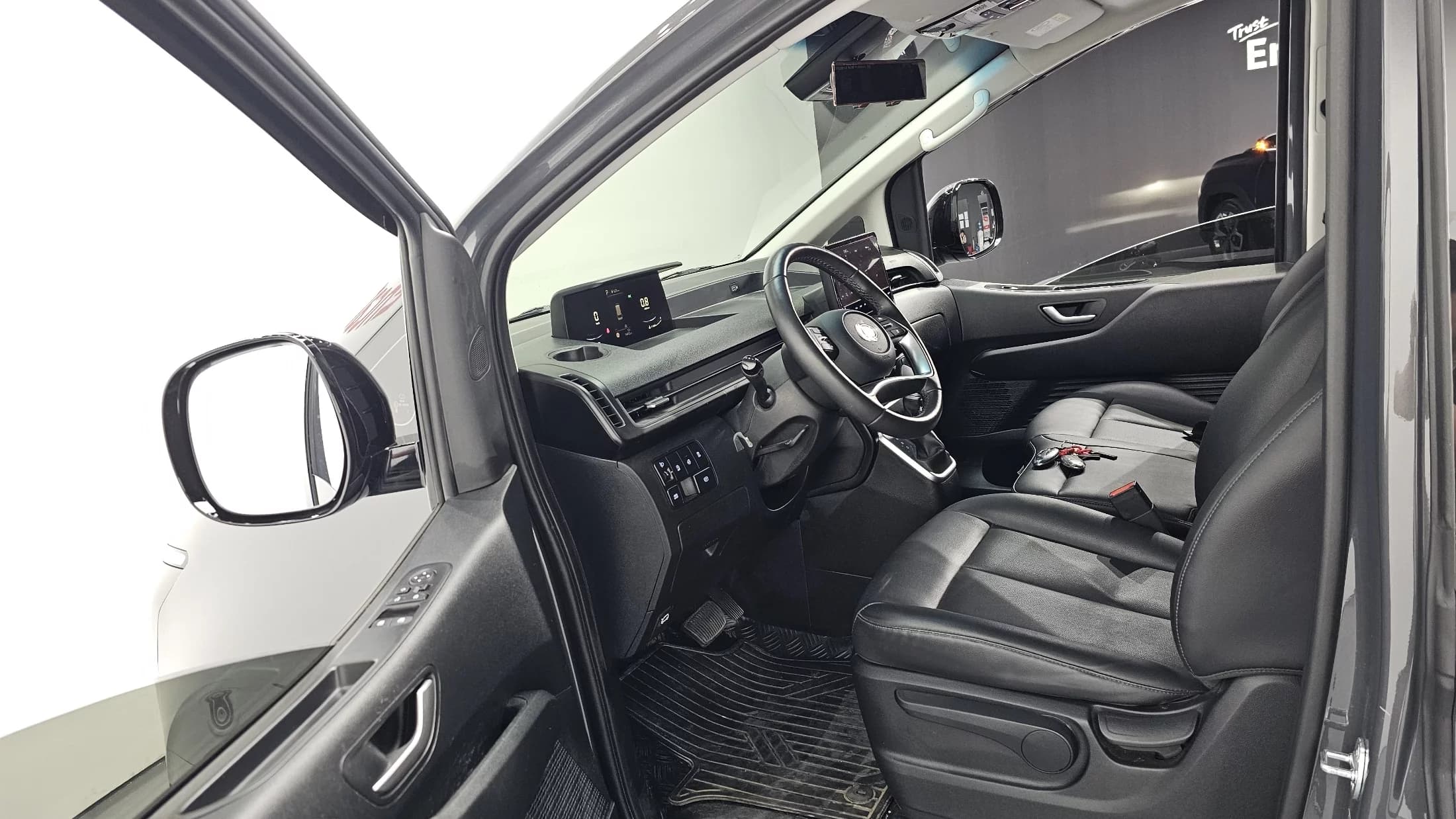 Hyundai Staria 4WD Tourer 9-Seater Modern, 2025 г. 14588 км. — фото 10