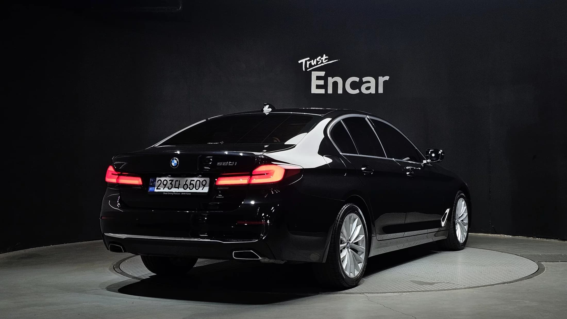 BMW 5-Series 520i Luxury, 2023 г. 40089 км. — фото 2