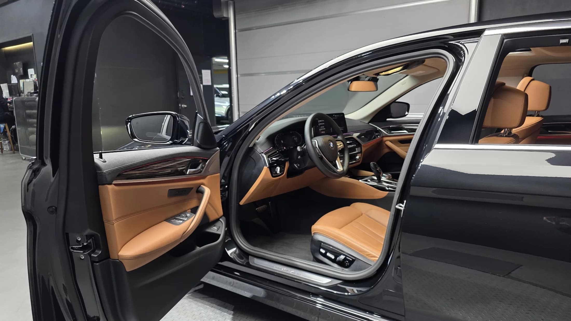 BMW 5-Series 520i Luxury, 2023 г. 40089 км. — фото 11