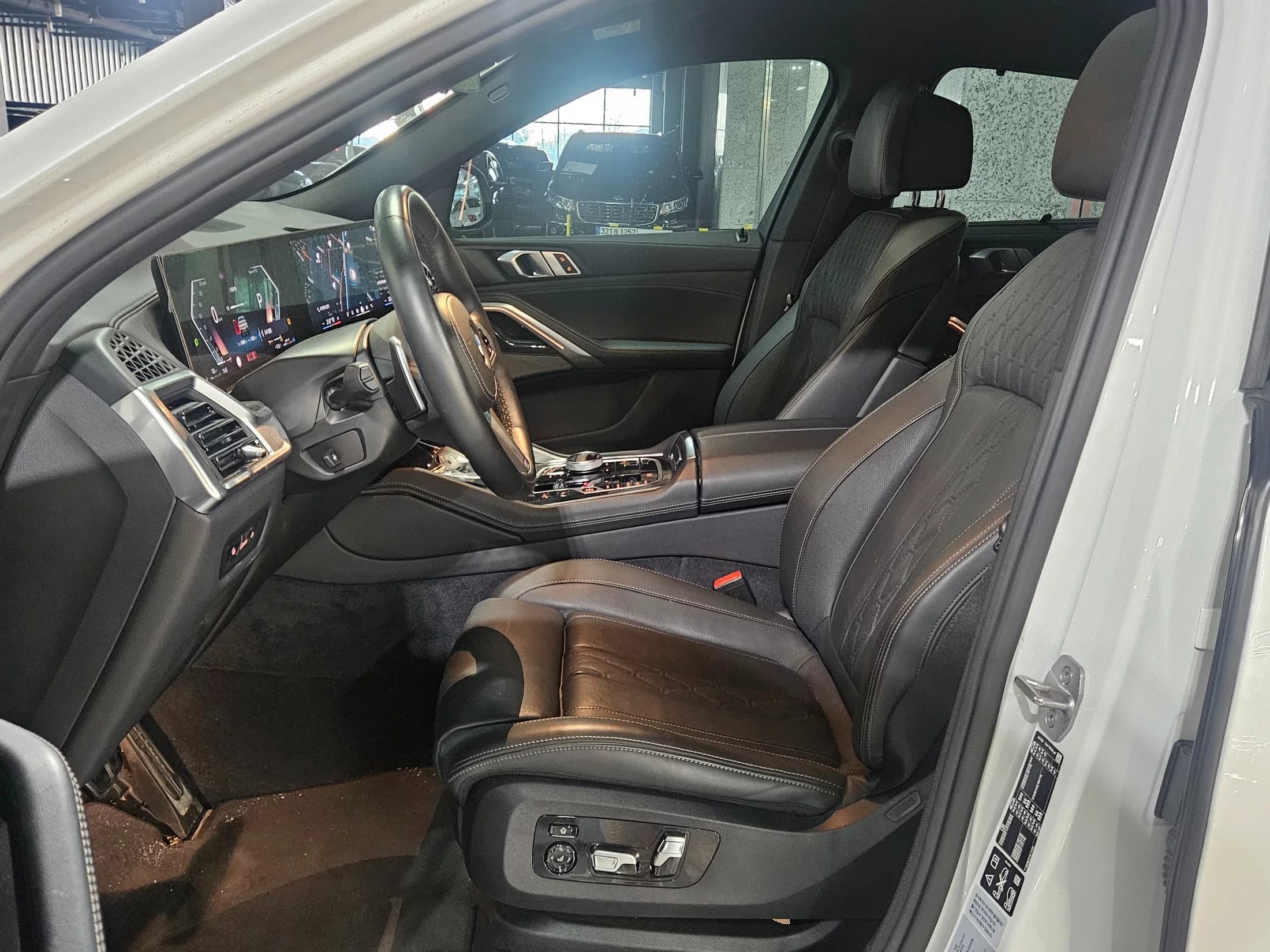 BMW X6 xDrive40i M Sport, 2024 г. 15859 км. — фото 8